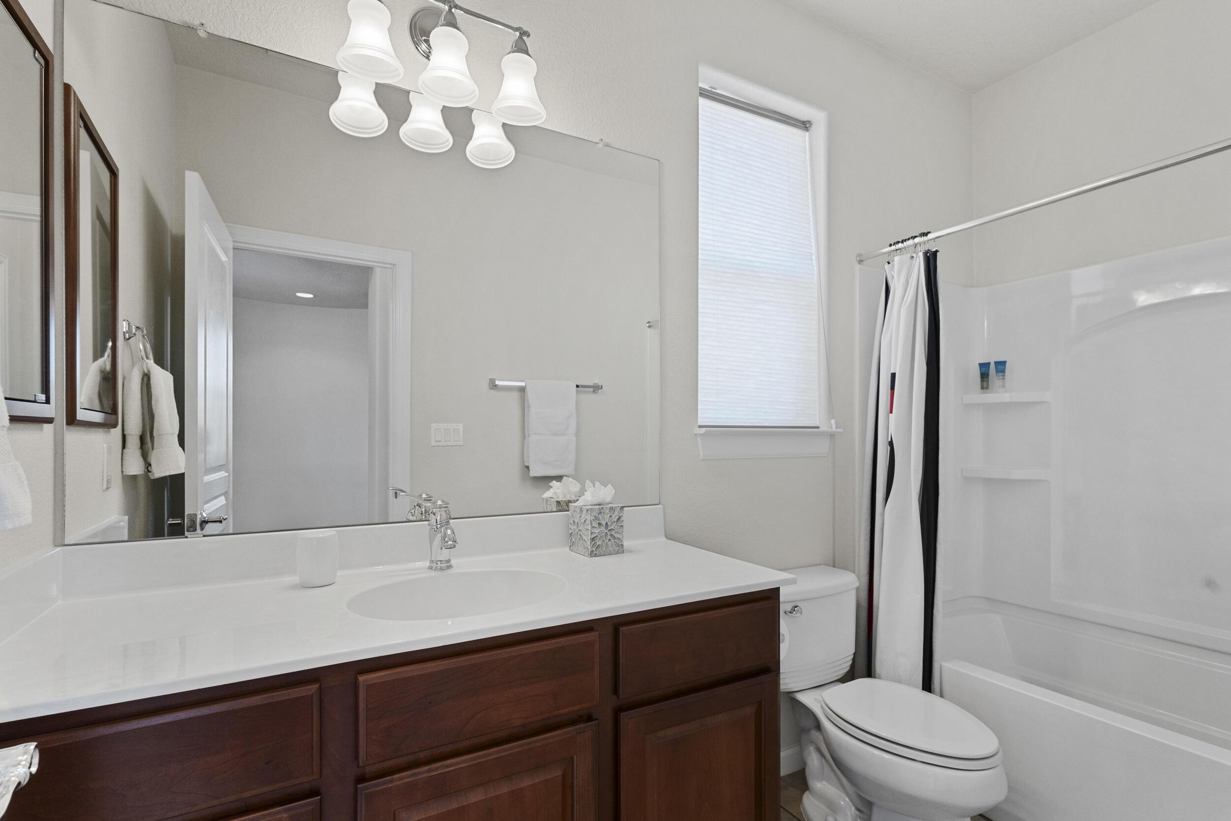 44 LOS BALCONES Place NE