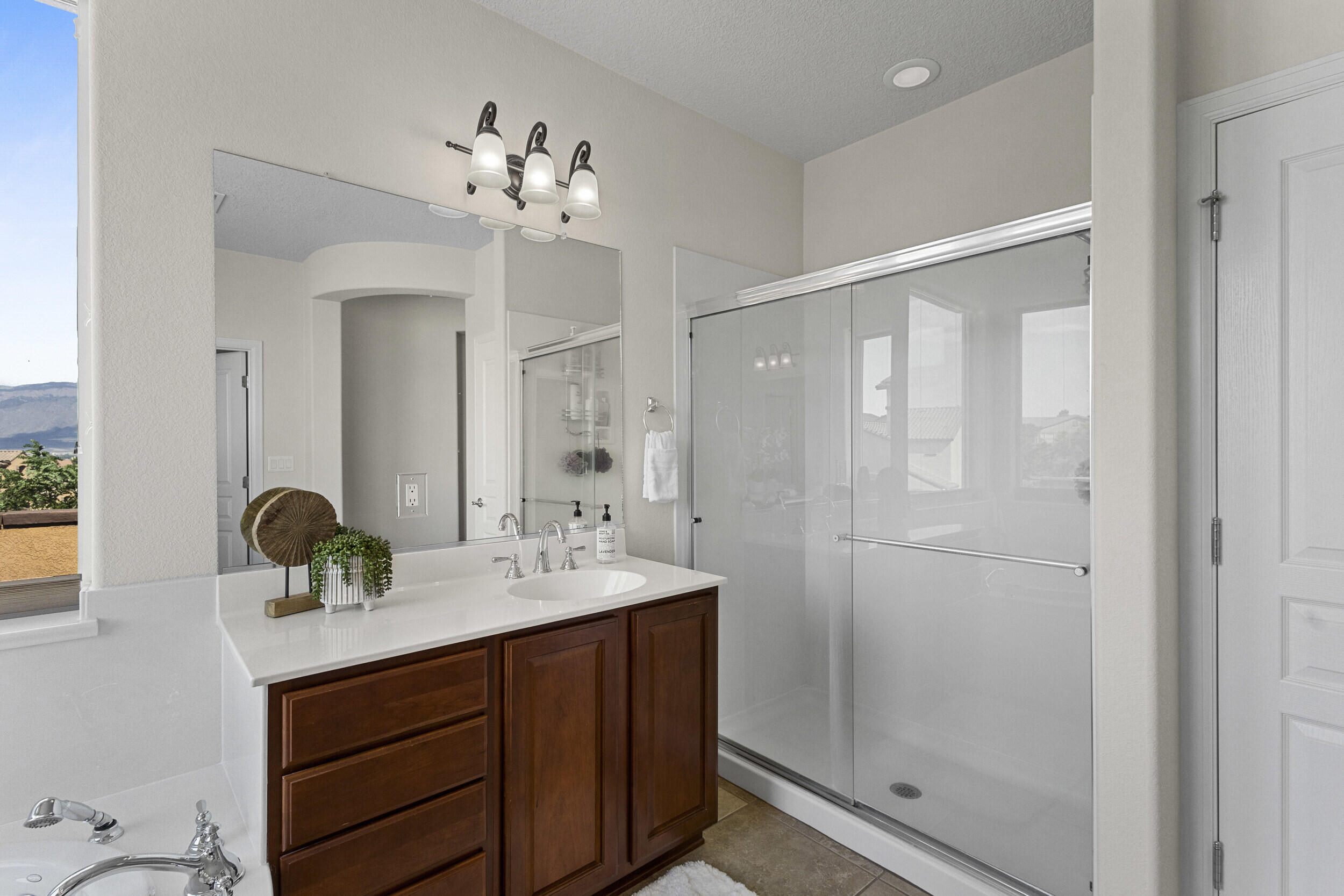 44 LOS BALCONES Place NE