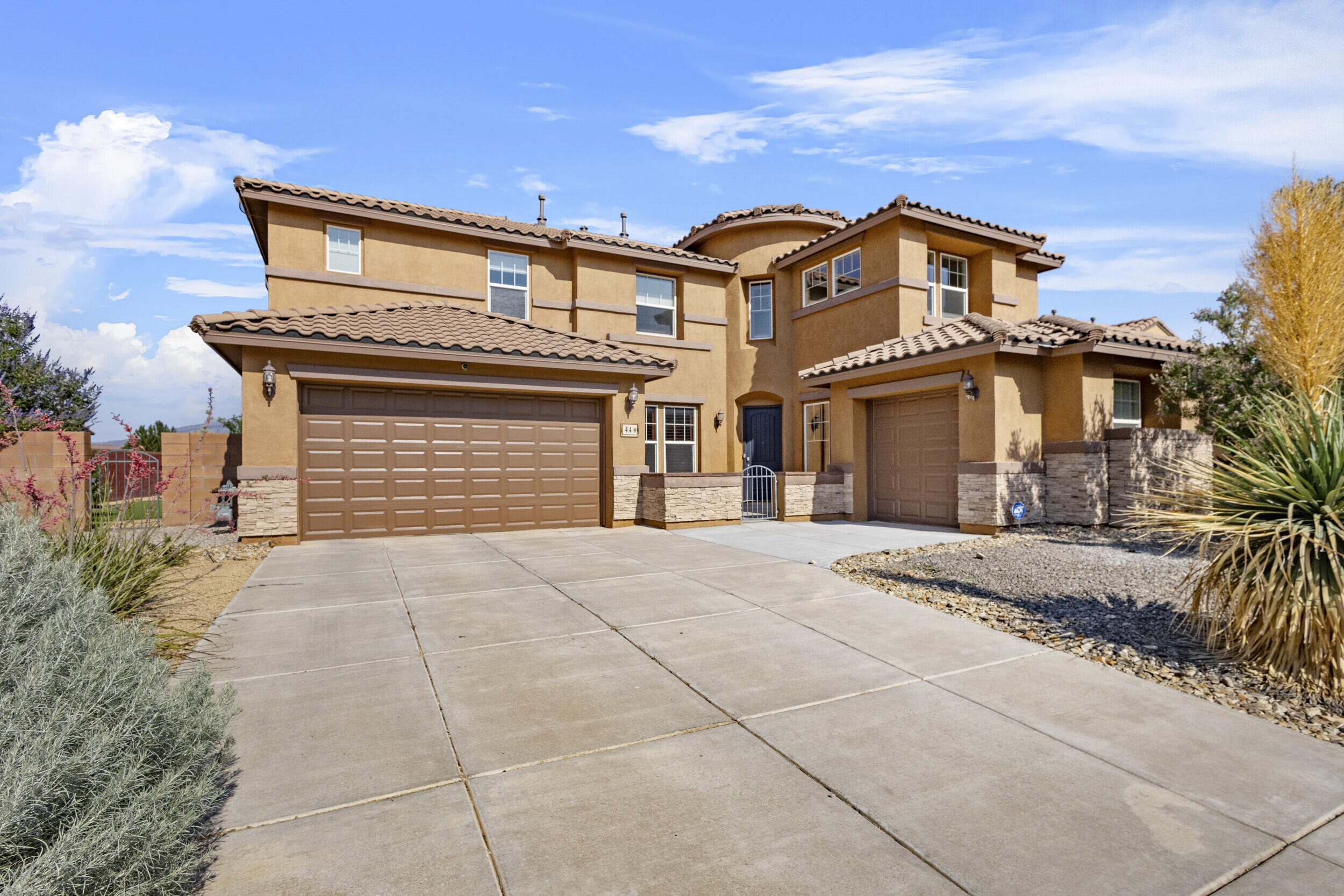 44 LOS BALCONES Place NE