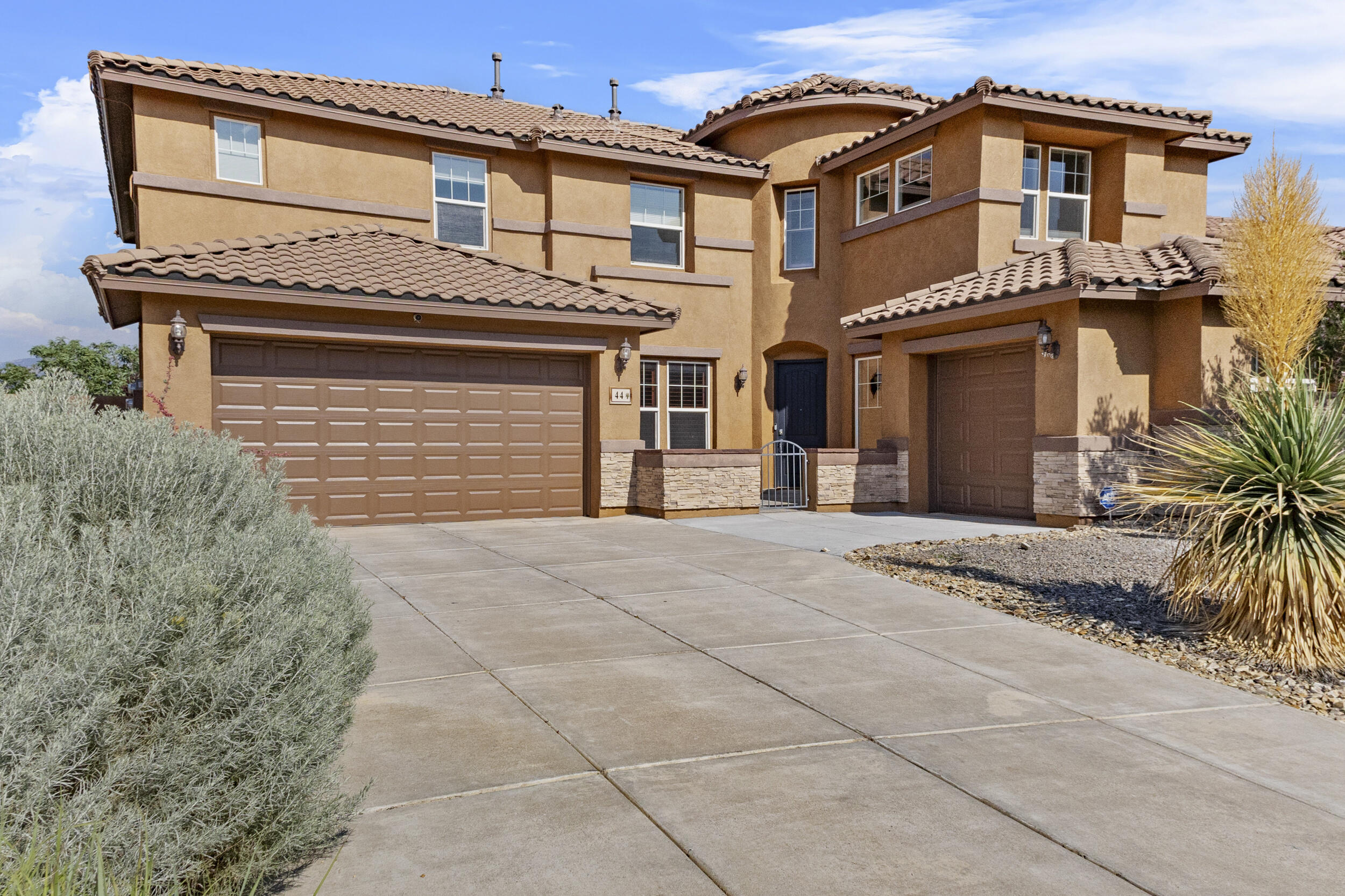 44 LOS BALCONES Place NE