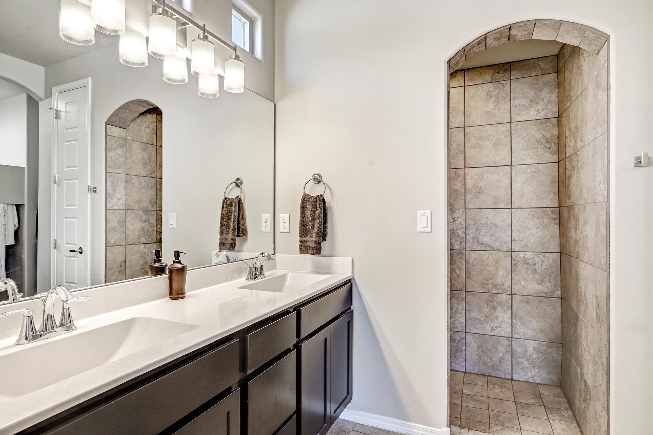 4236 CROWNED EAGLE Loop NE