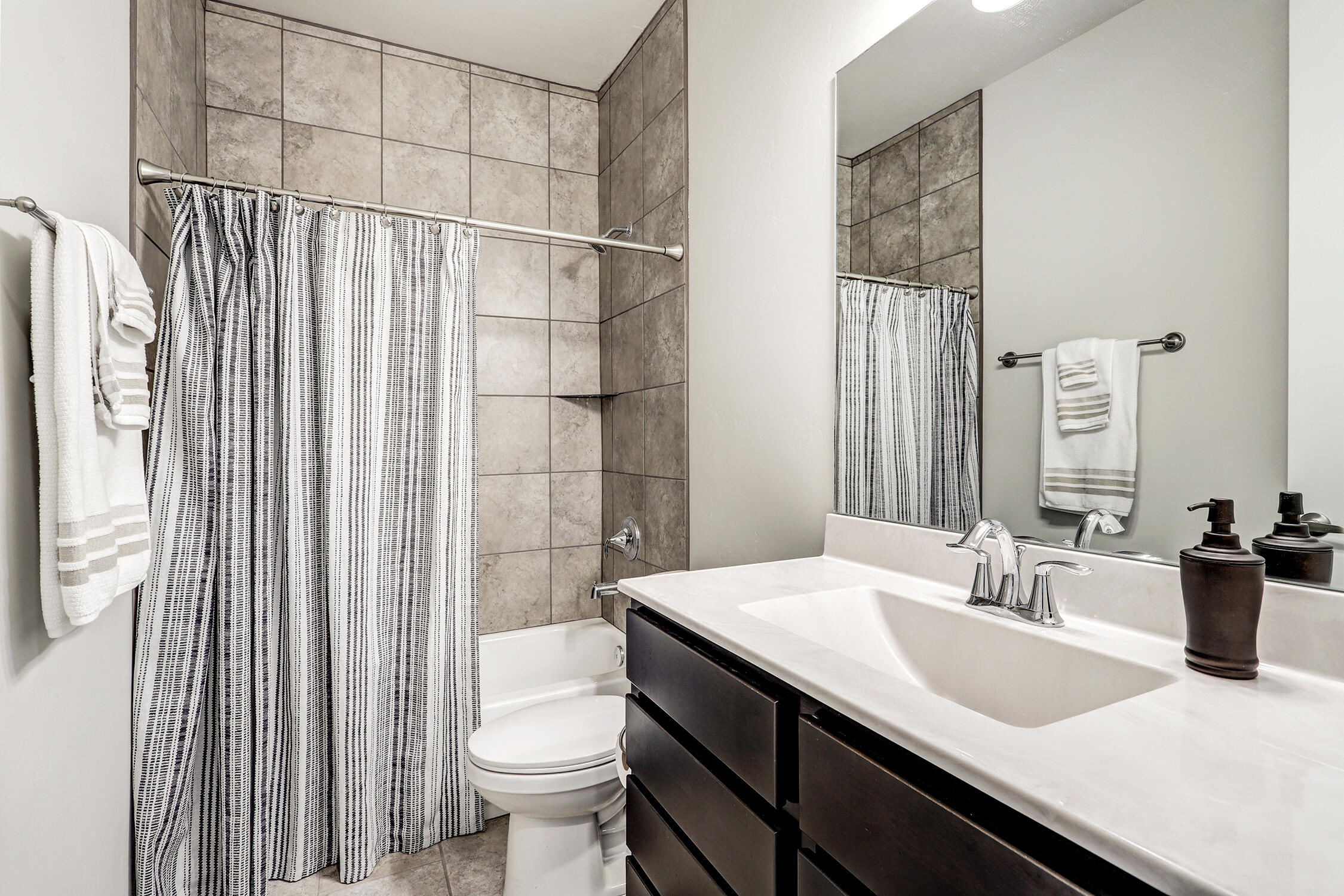 4236 CROWNED EAGLE Loop NE