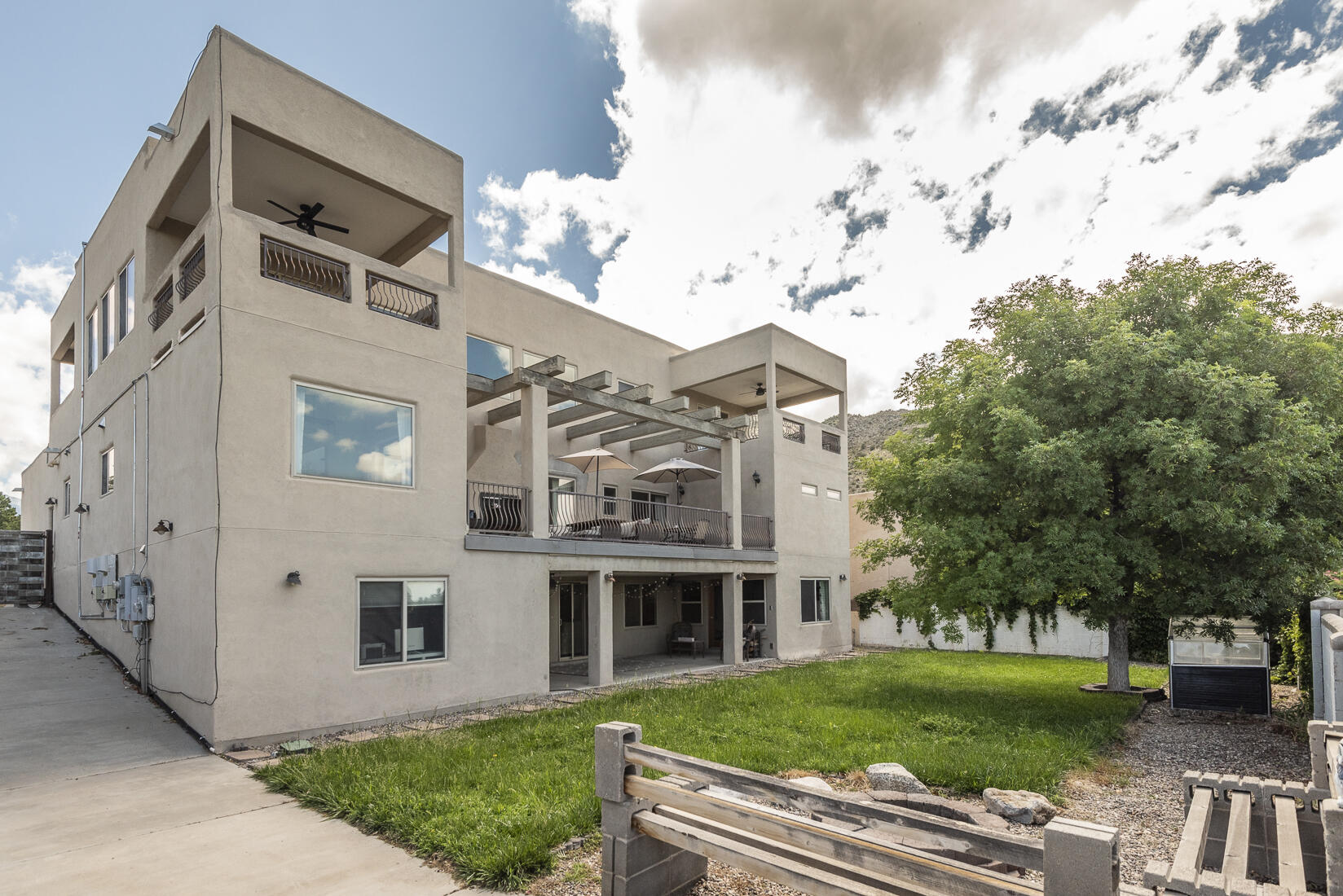 4013 Camino De La Sierra NE