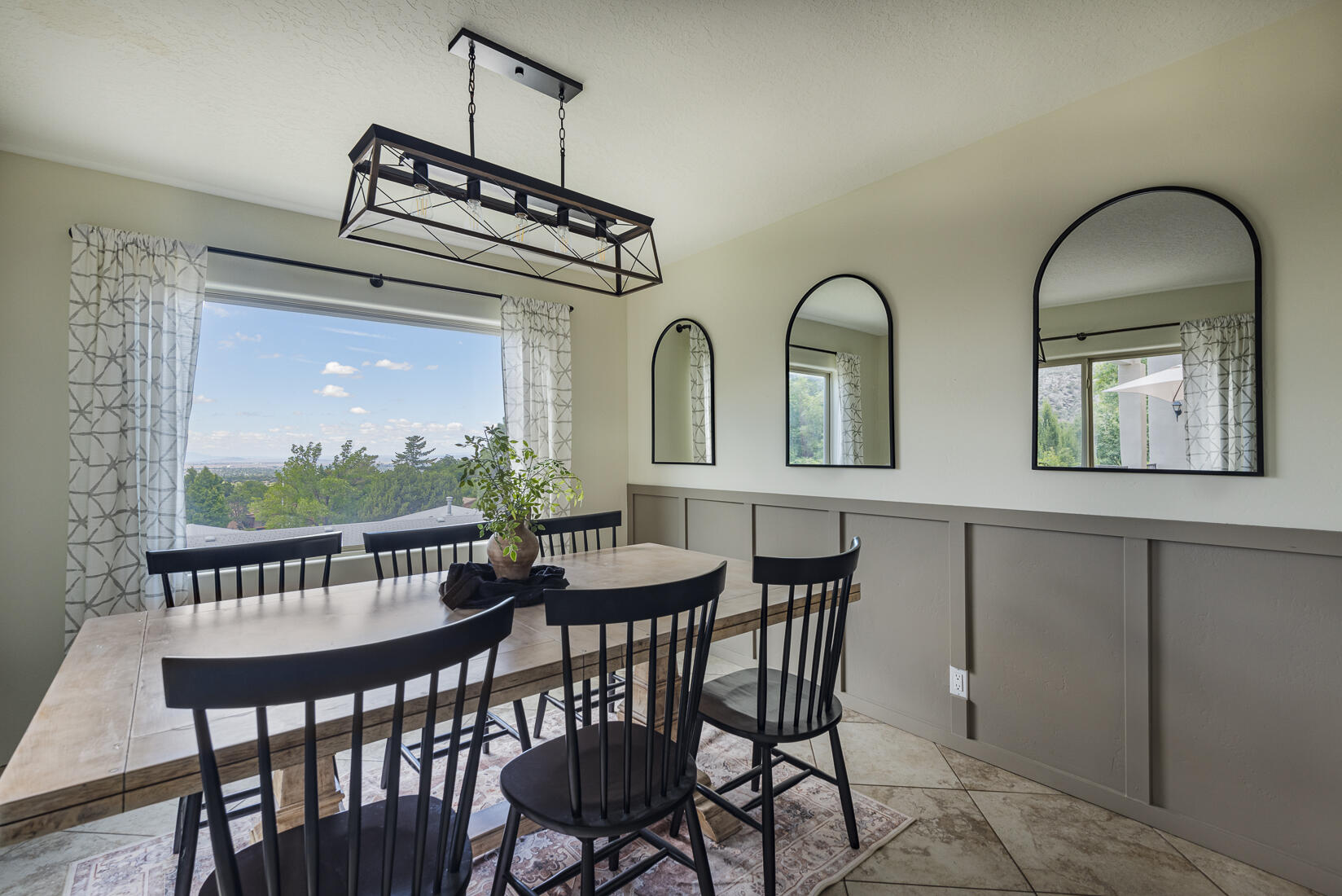 4013 Camino De La Sierra NE