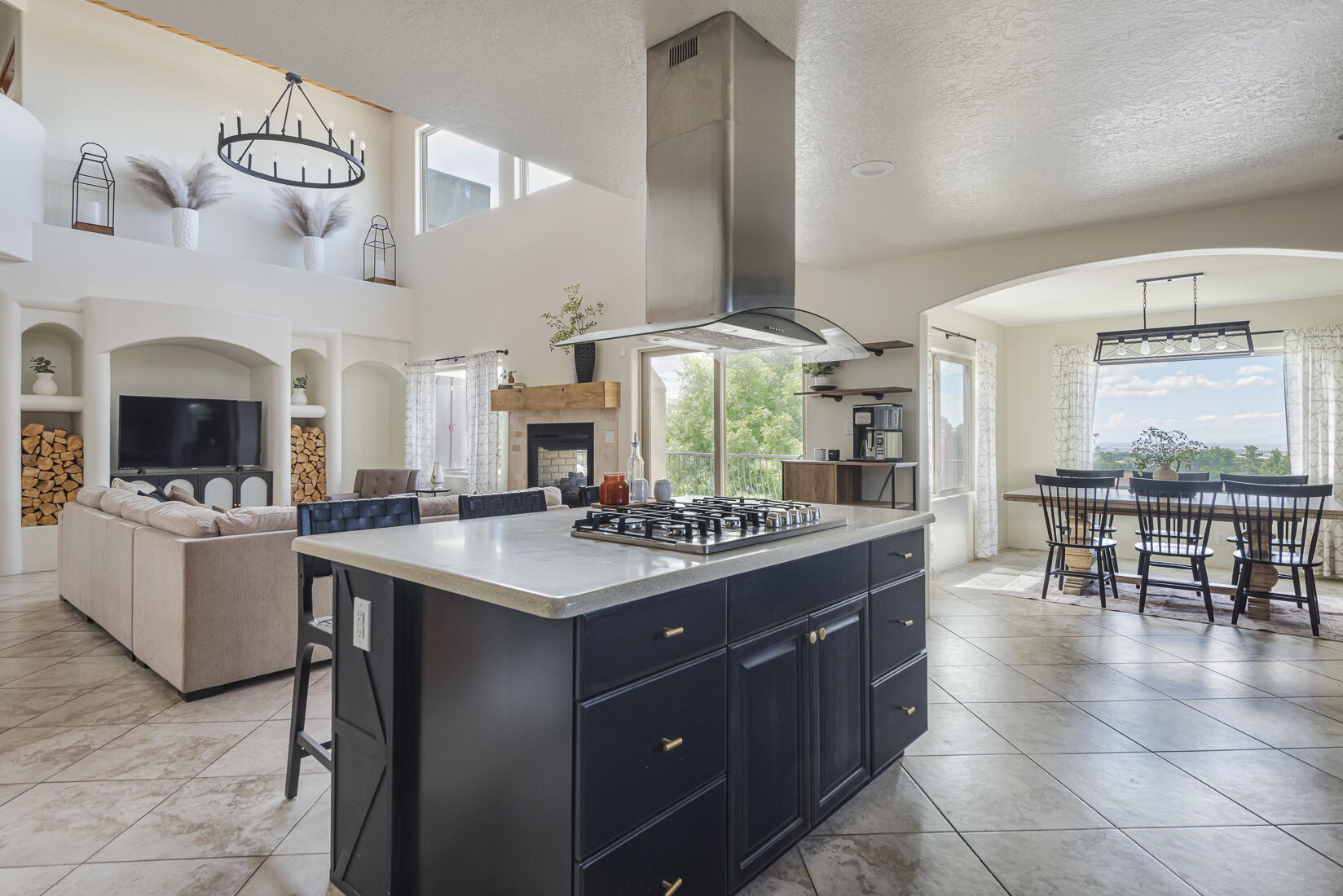 4013 Camino De La Sierra NE