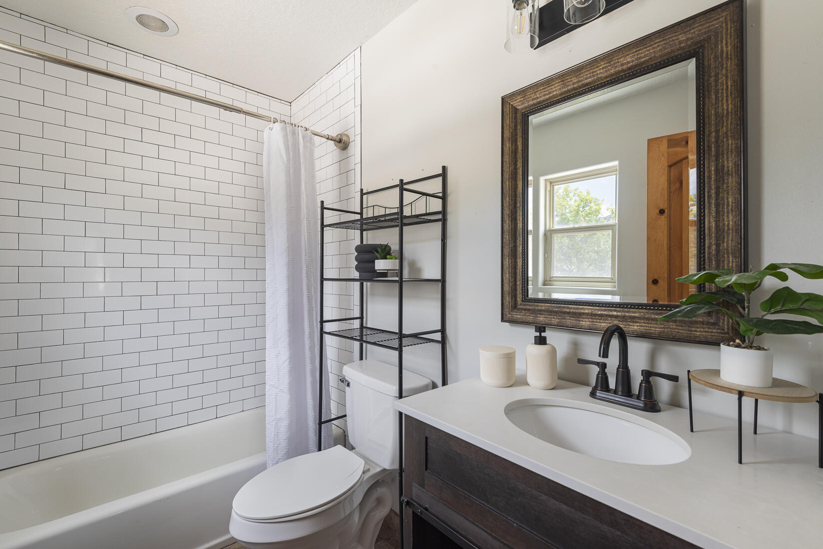 4013 Camino De La Sierra NE