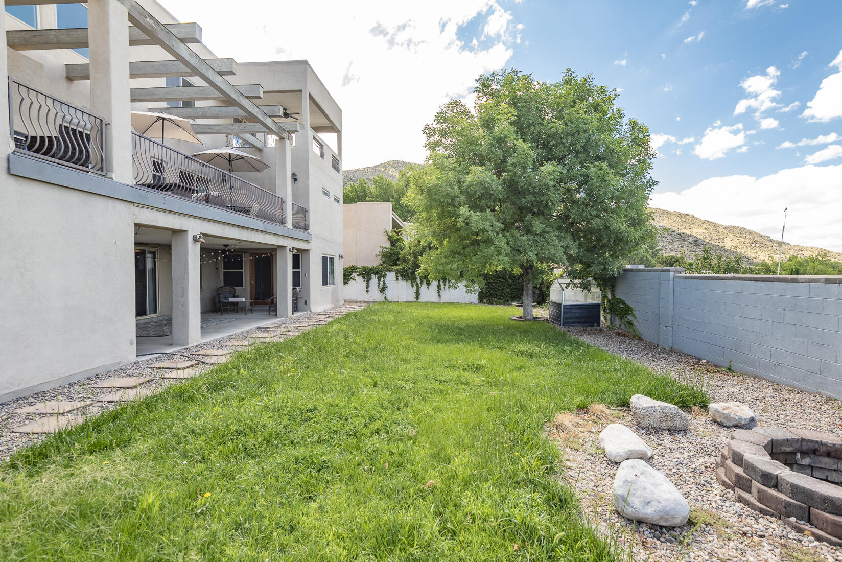 4013 Camino De La Sierra NE