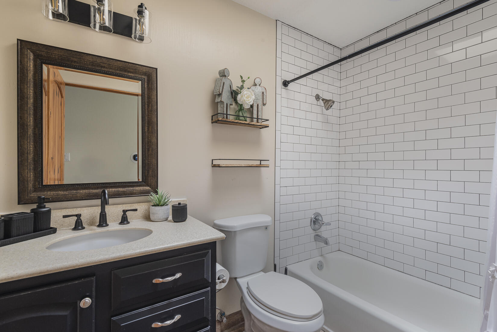 4013 Camino De La Sierra NE