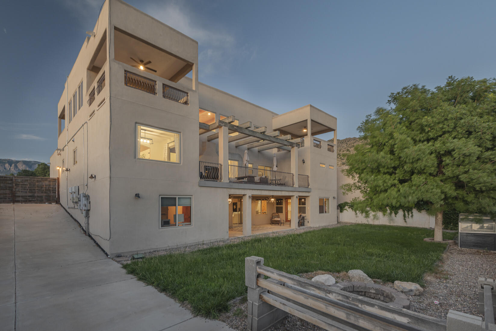 4013 Camino De La Sierra NE