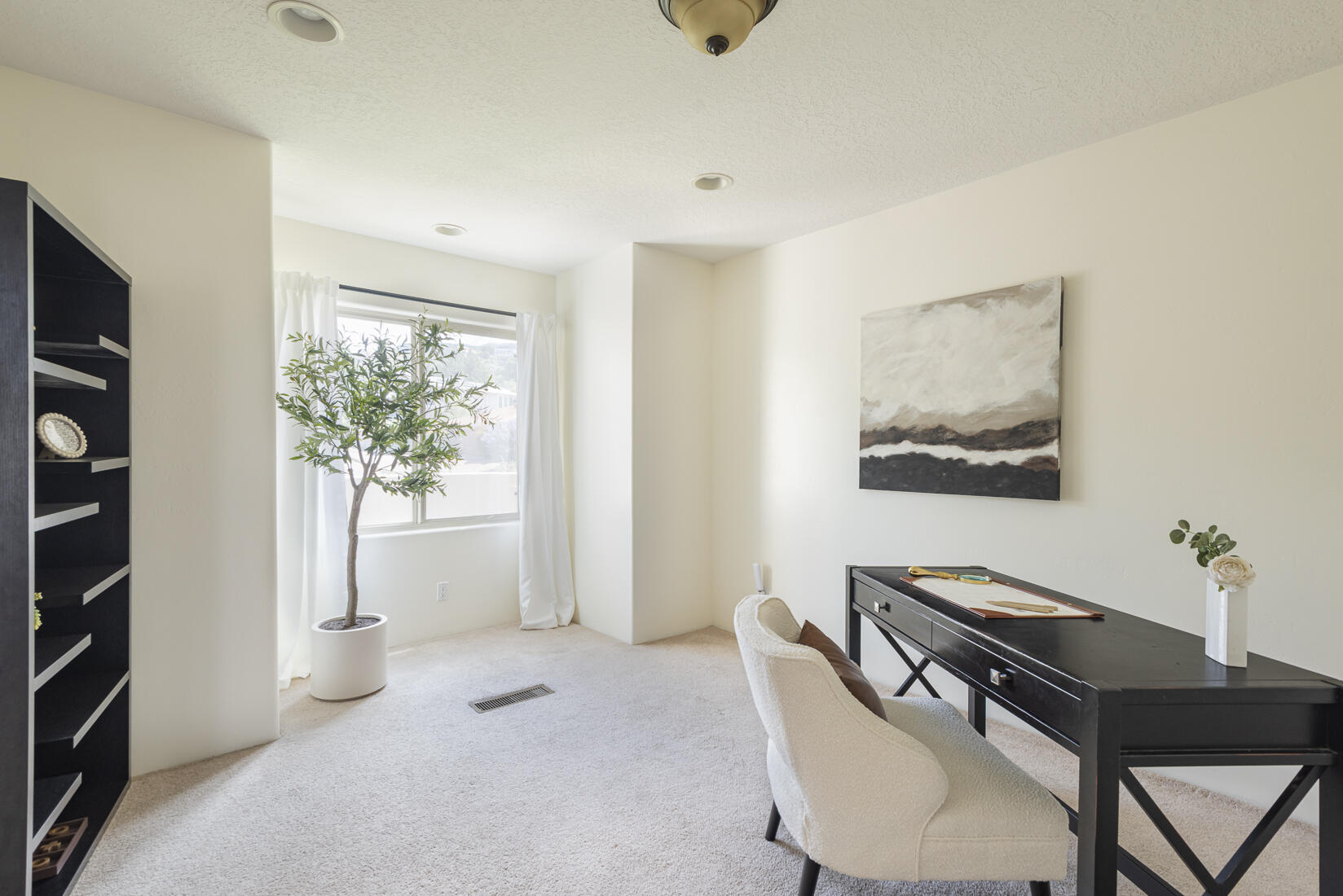 4013 Camino De La Sierra NE