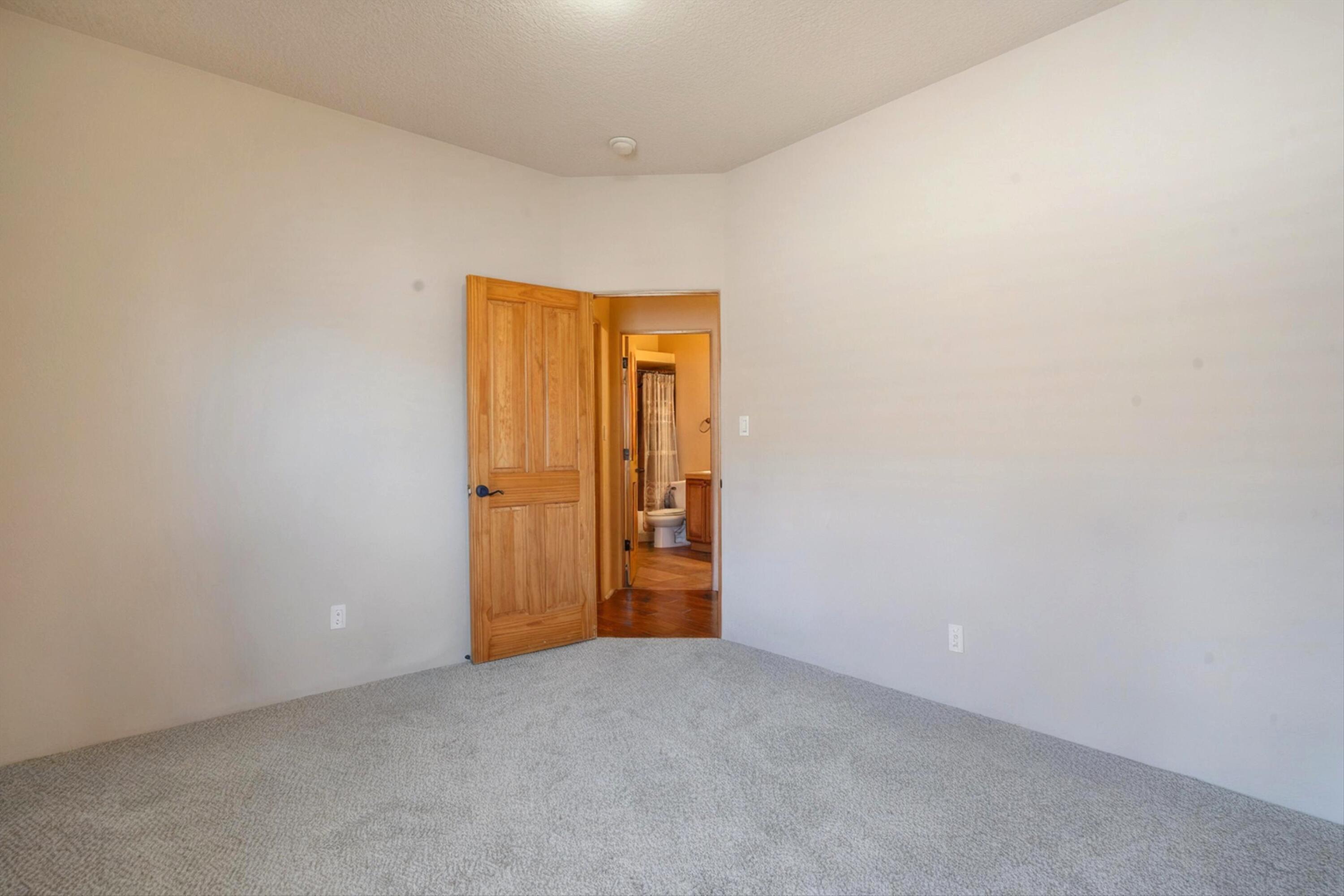 6615 MOUNTAIN HAWK Loop NE