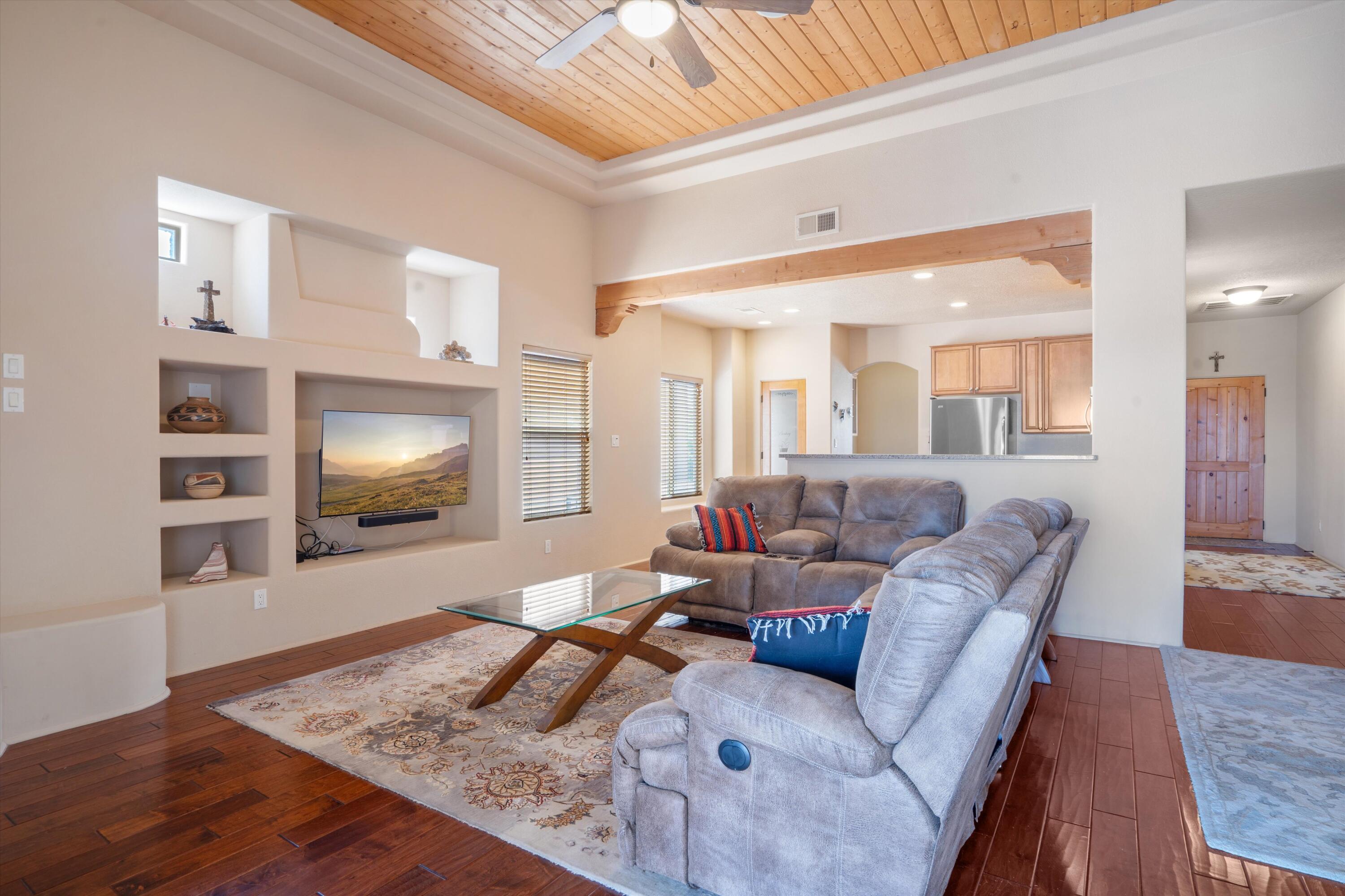 6615 MOUNTAIN HAWK Loop NE