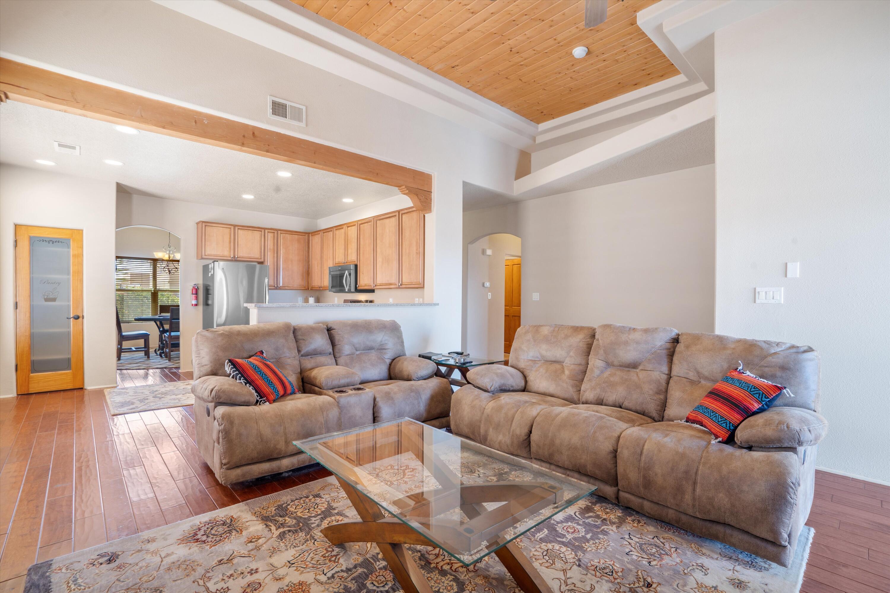 6615 MOUNTAIN HAWK Loop NE