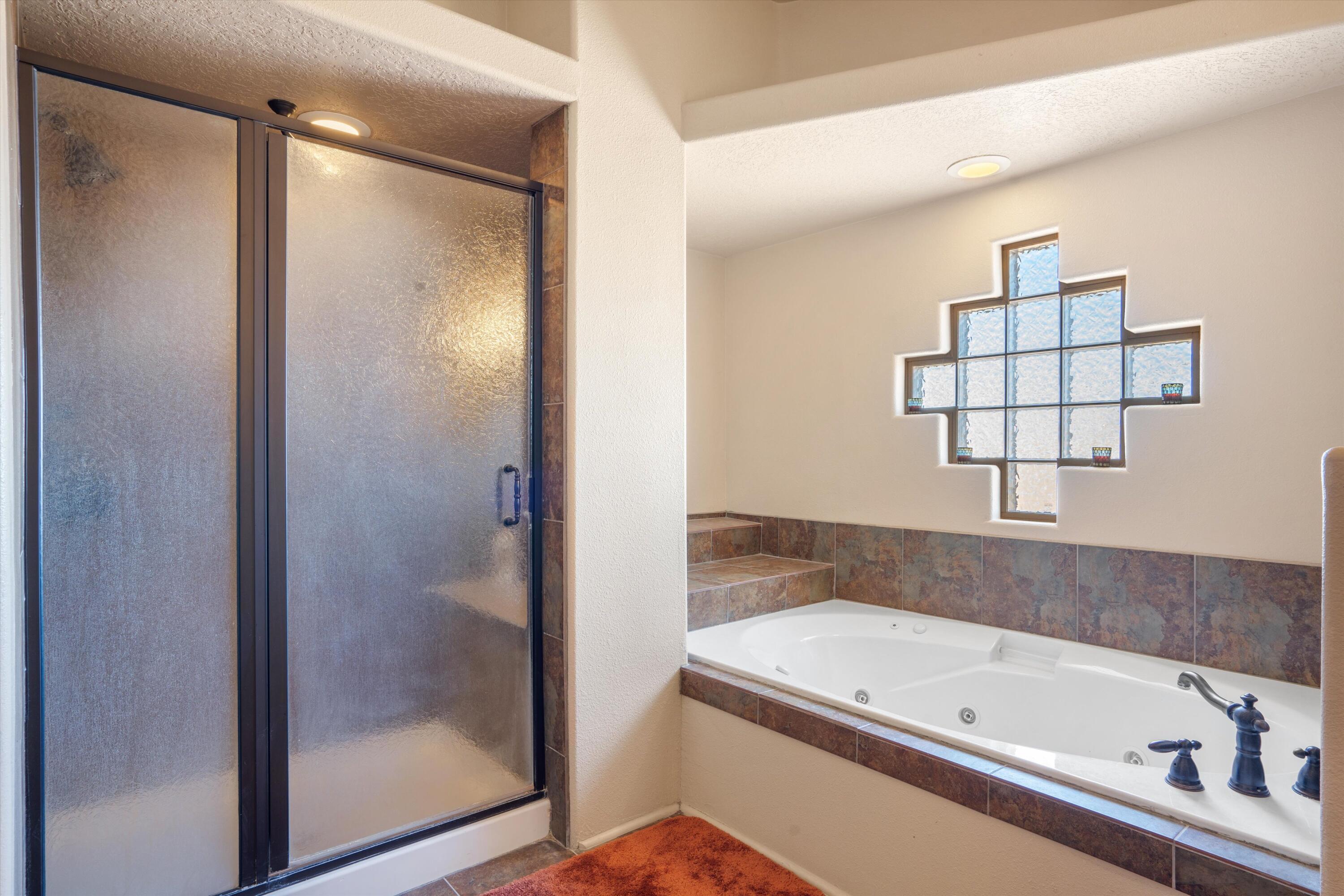 6615 MOUNTAIN HAWK Loop NE