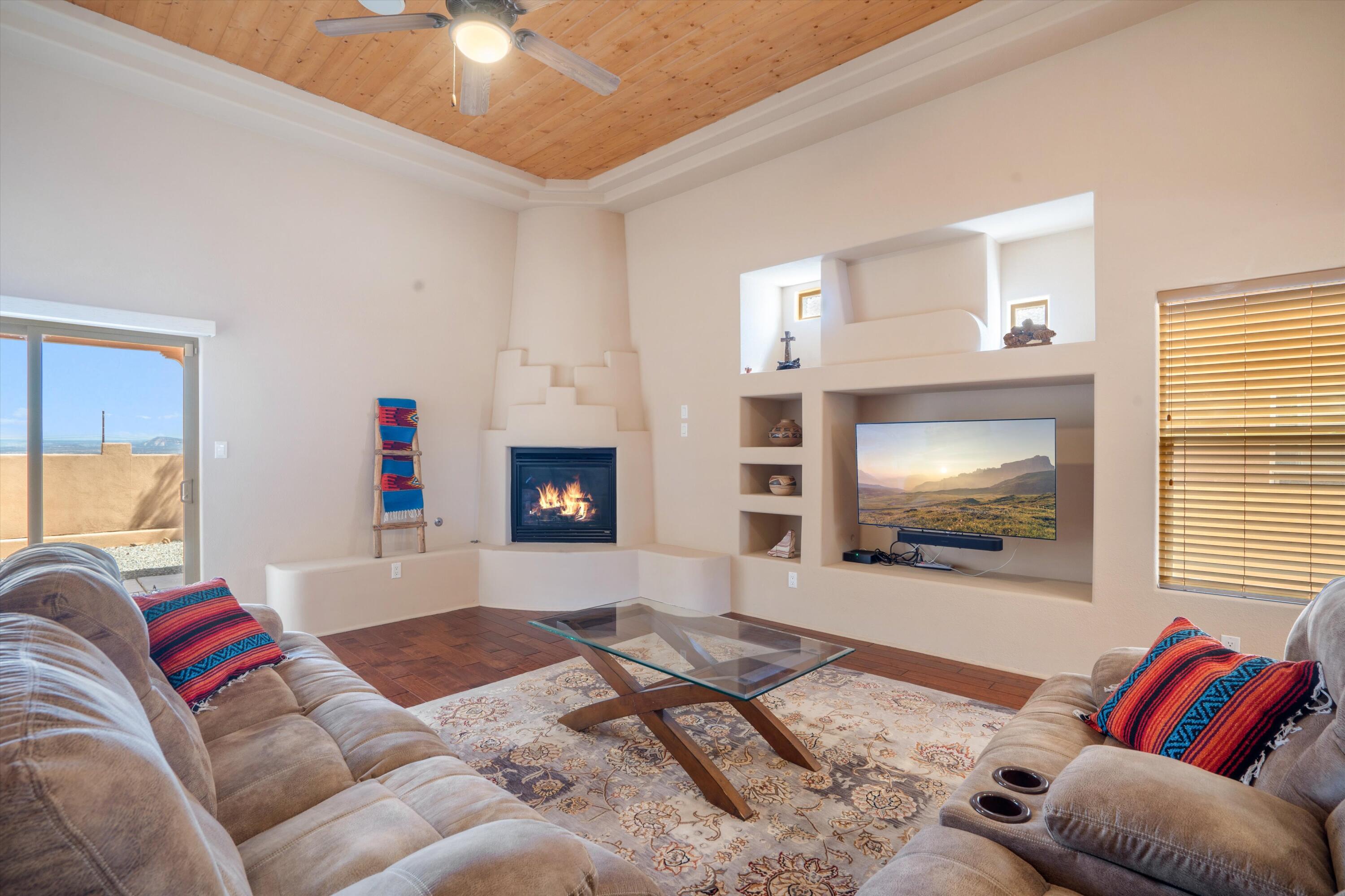 6615 MOUNTAIN HAWK Loop NE