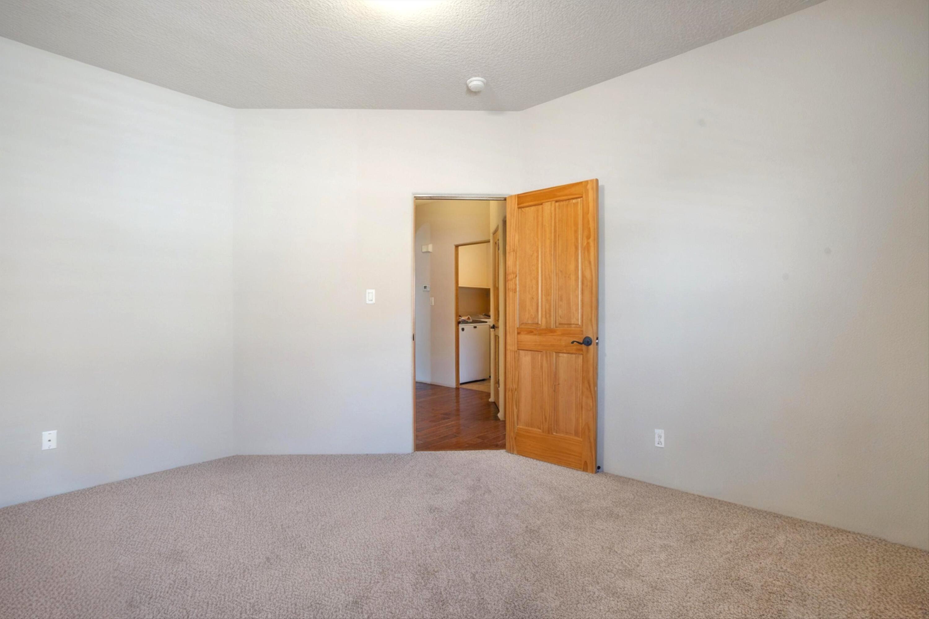 6615 MOUNTAIN HAWK Loop NE