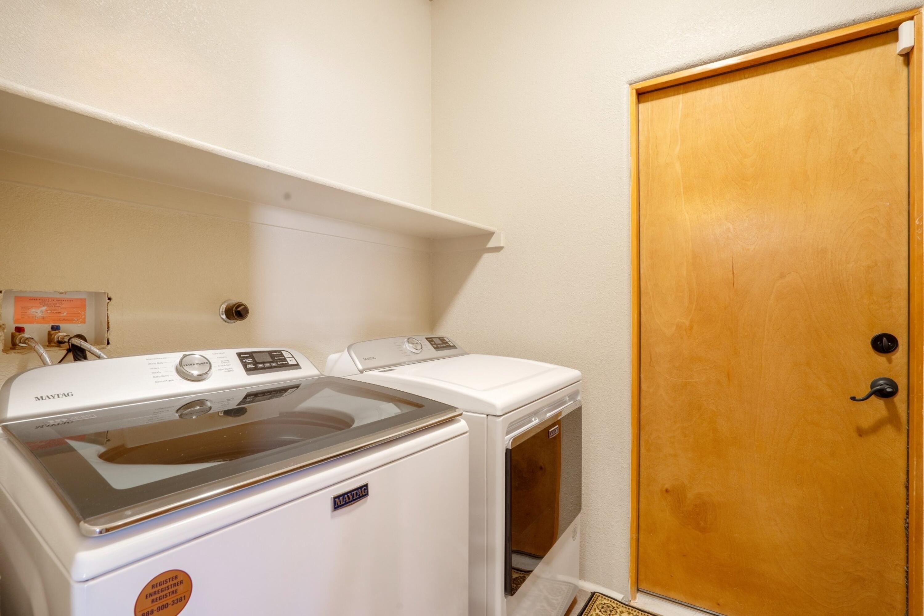 6615 MOUNTAIN HAWK Loop NE