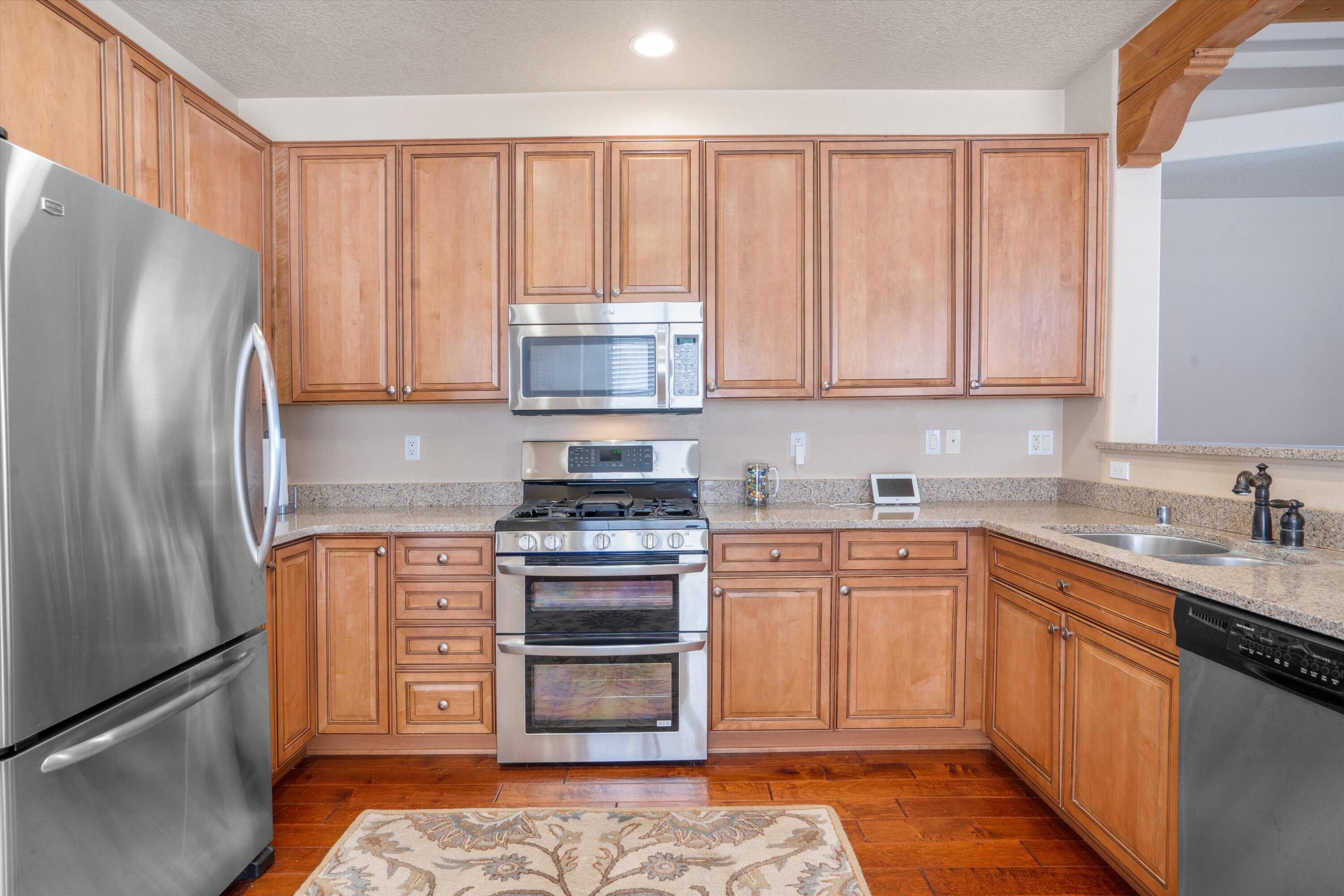 6615 MOUNTAIN HAWK Loop NE