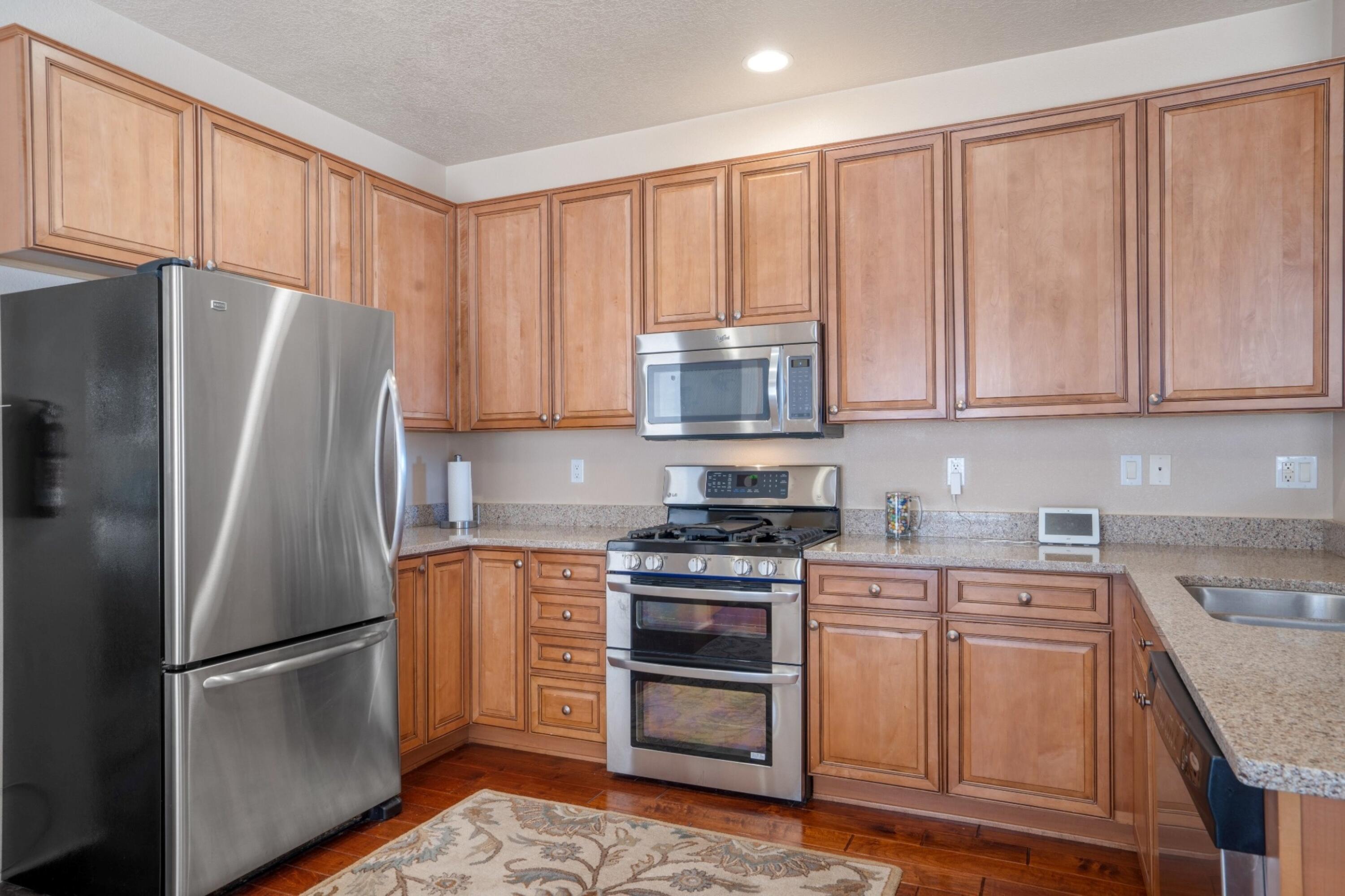 6615 MOUNTAIN HAWK Loop NE