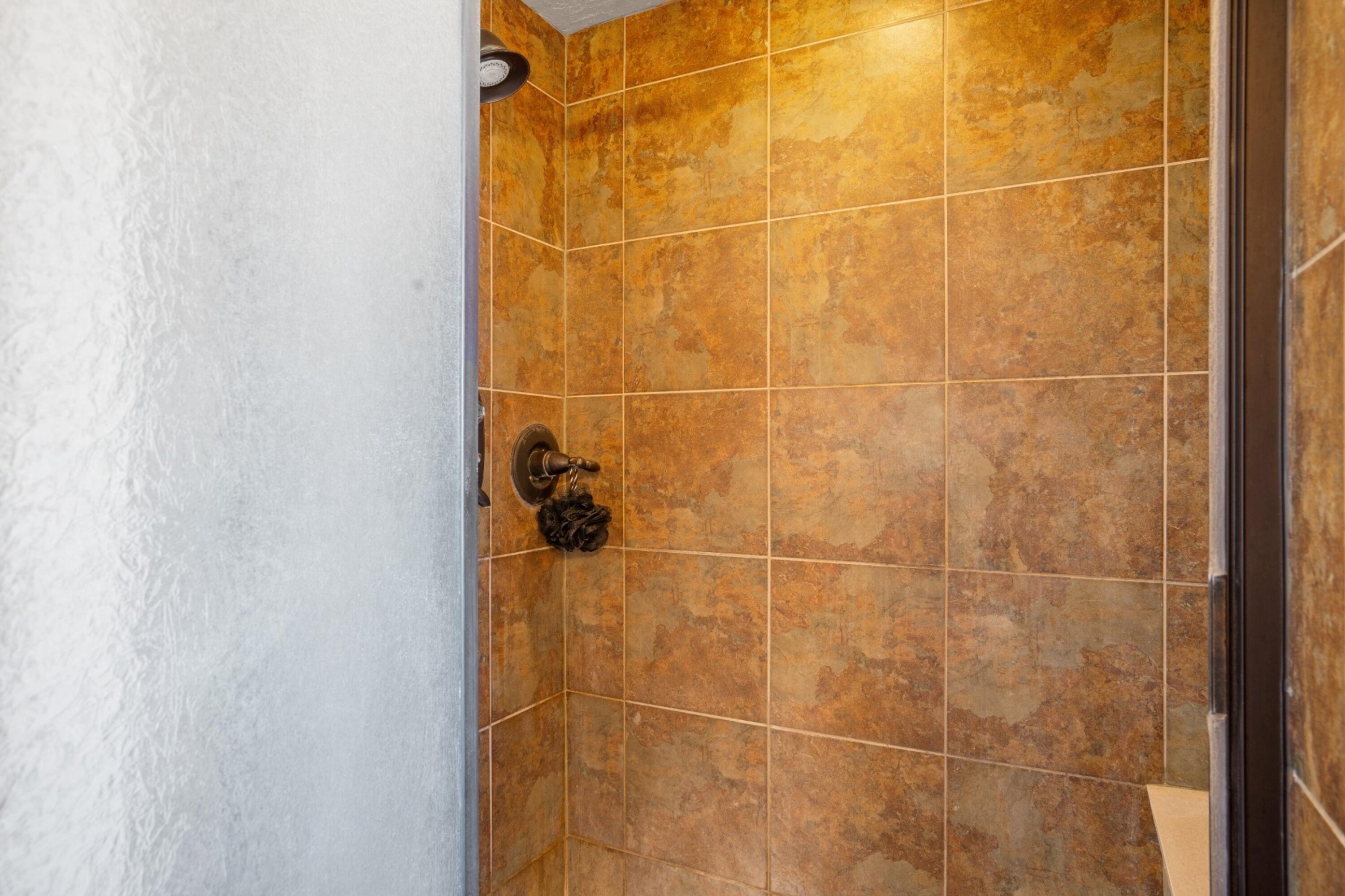 6615 MOUNTAIN HAWK Loop NE