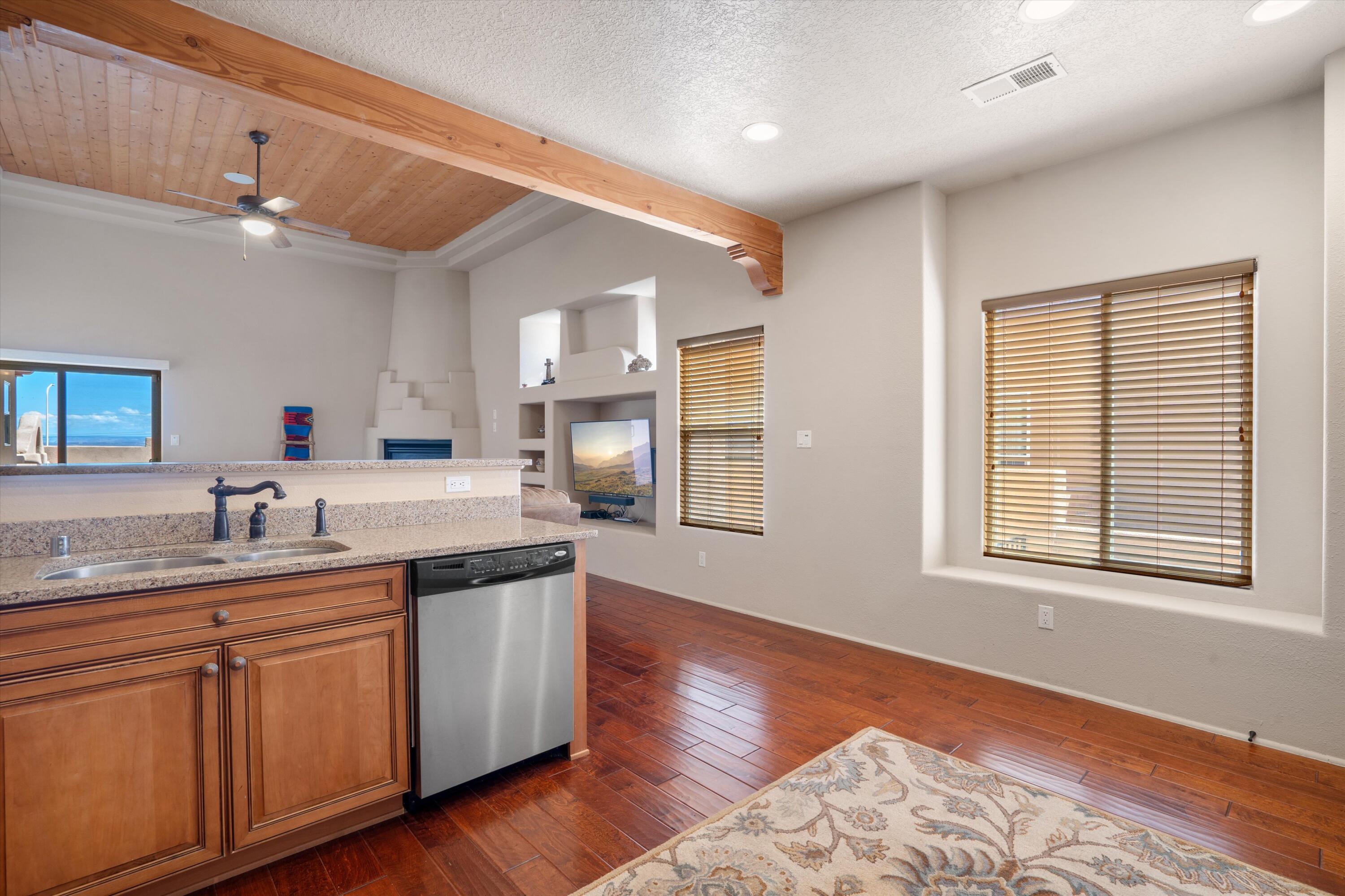 6615 MOUNTAIN HAWK Loop NE