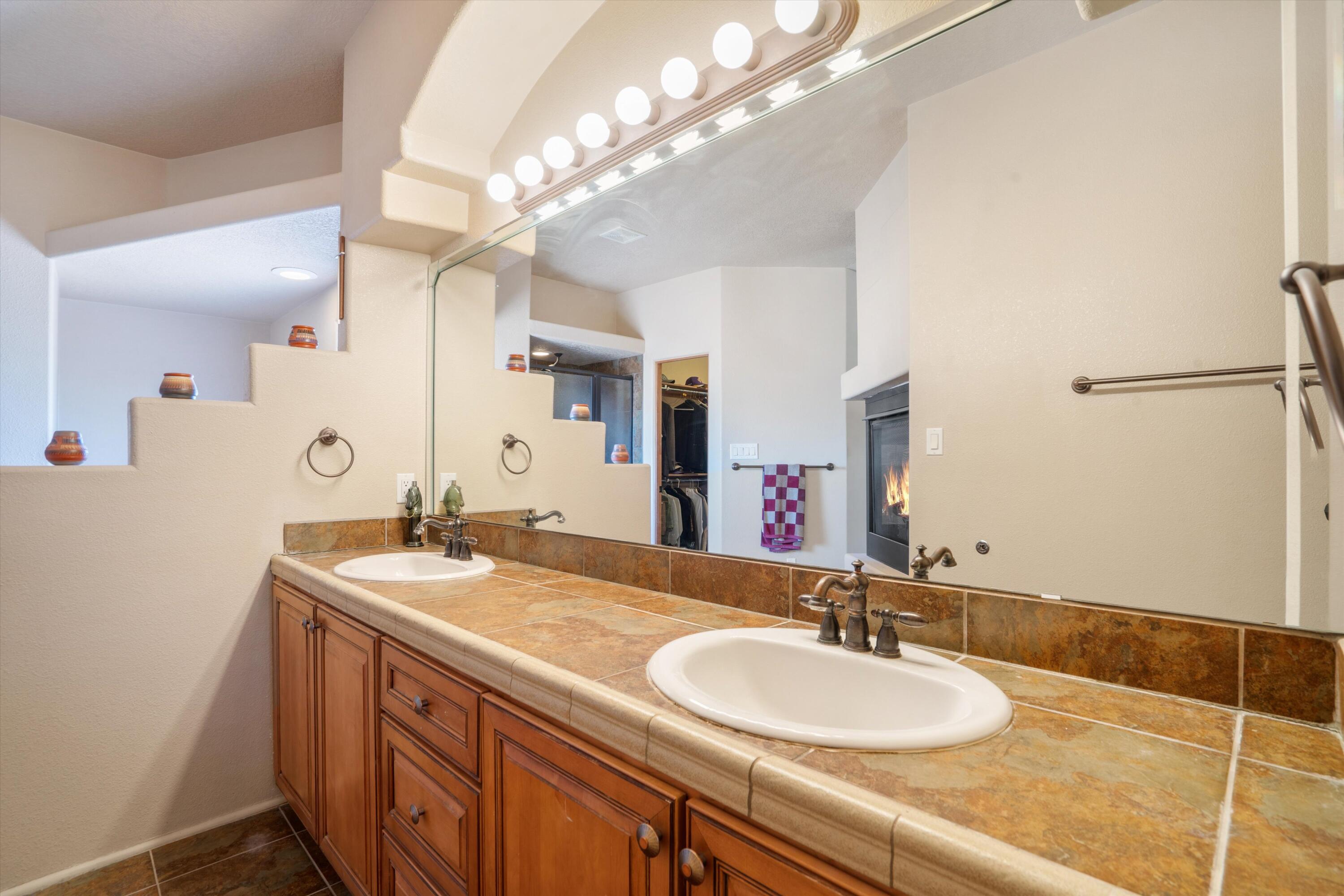 6615 MOUNTAIN HAWK Loop NE