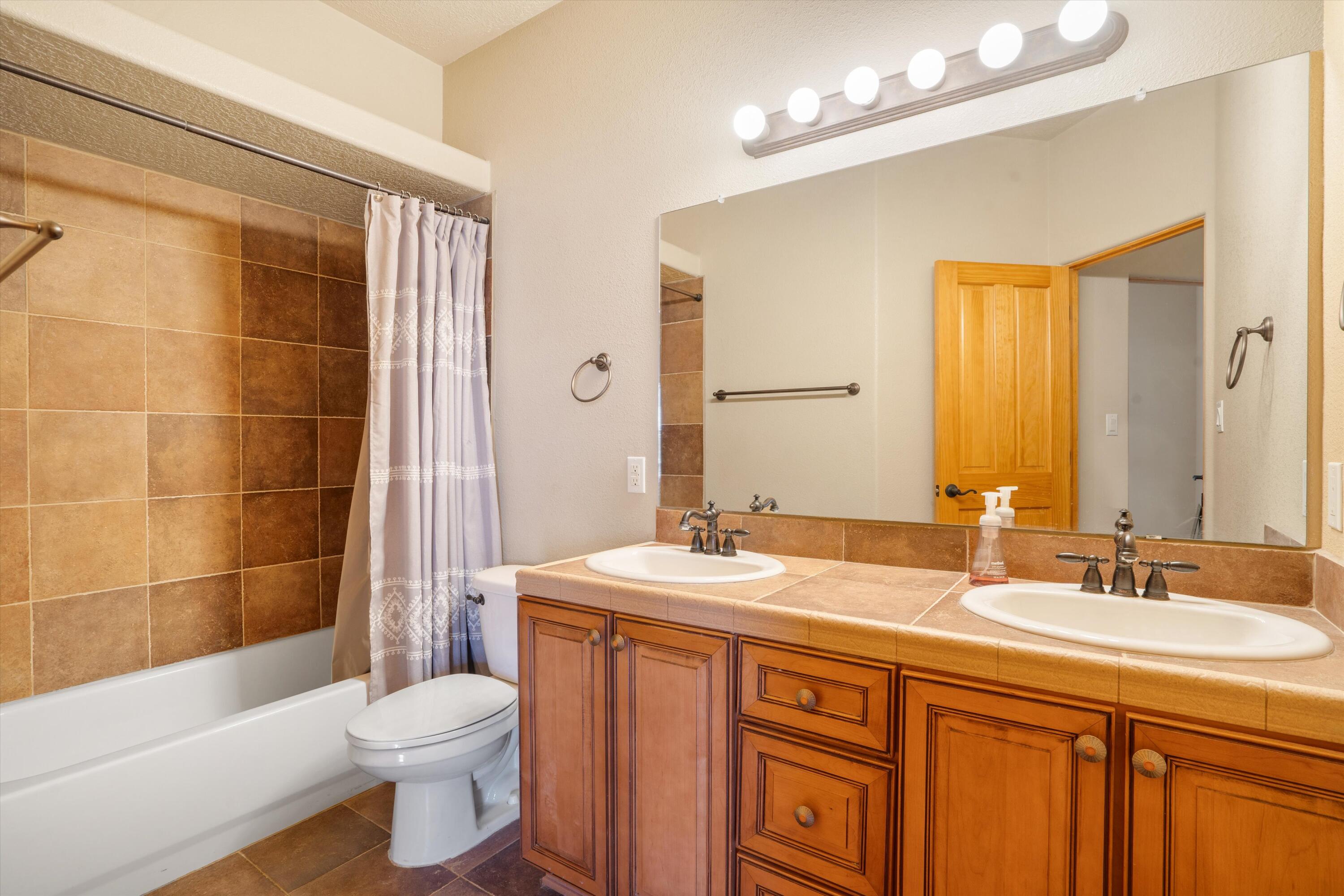 6615 MOUNTAIN HAWK Loop NE