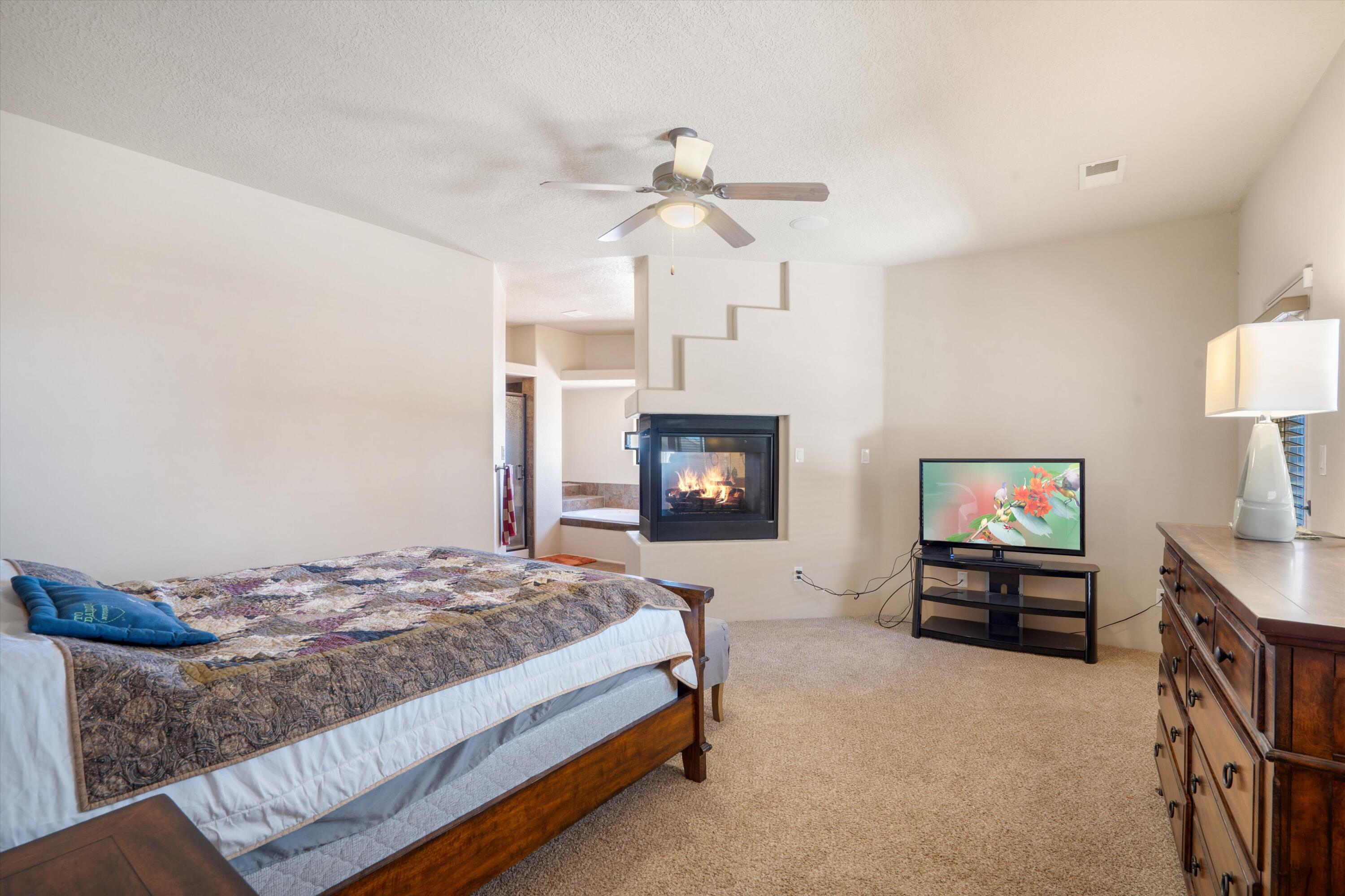 6615 MOUNTAIN HAWK Loop NE