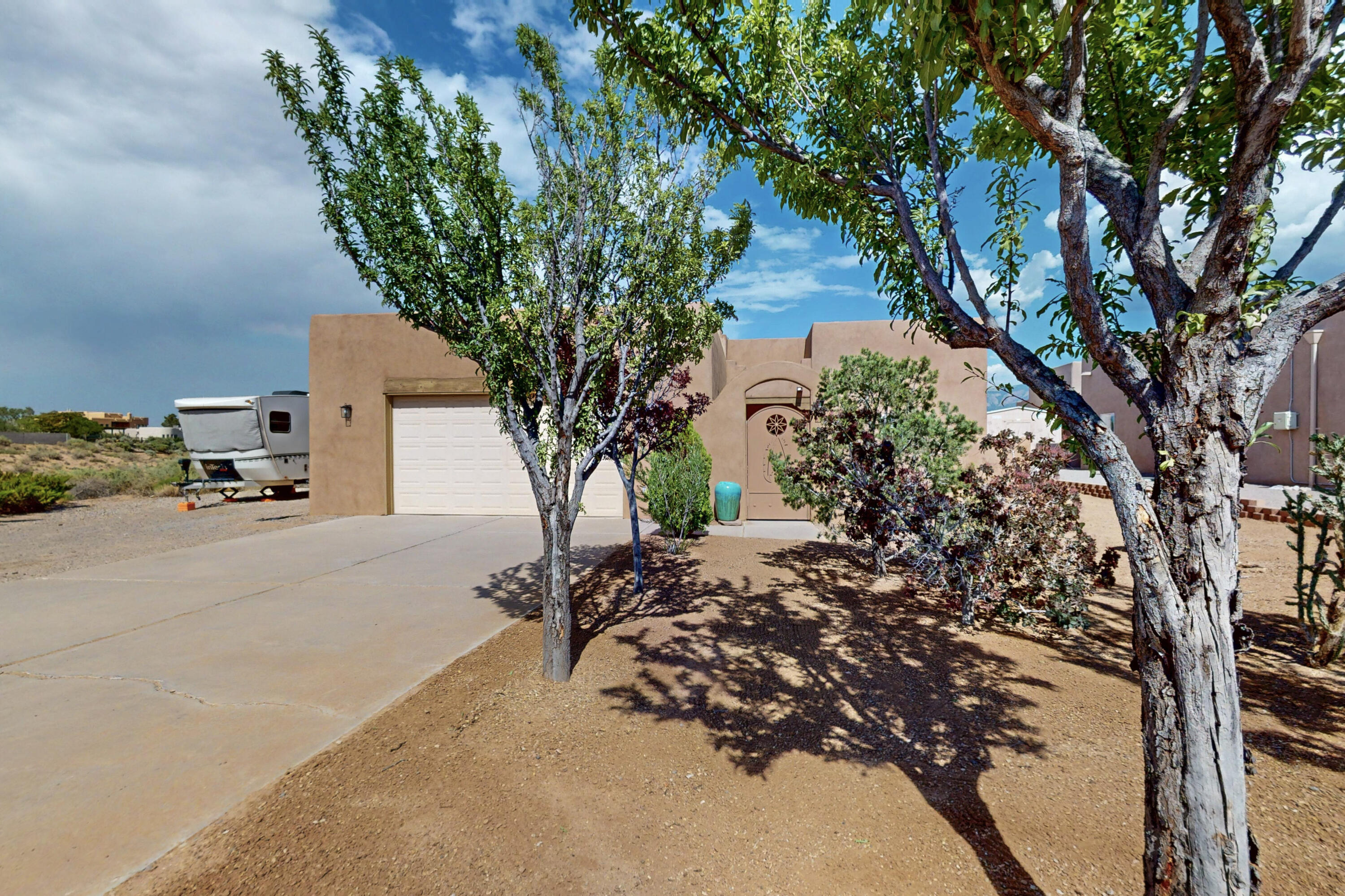 2504 CAMPECHE Road NE