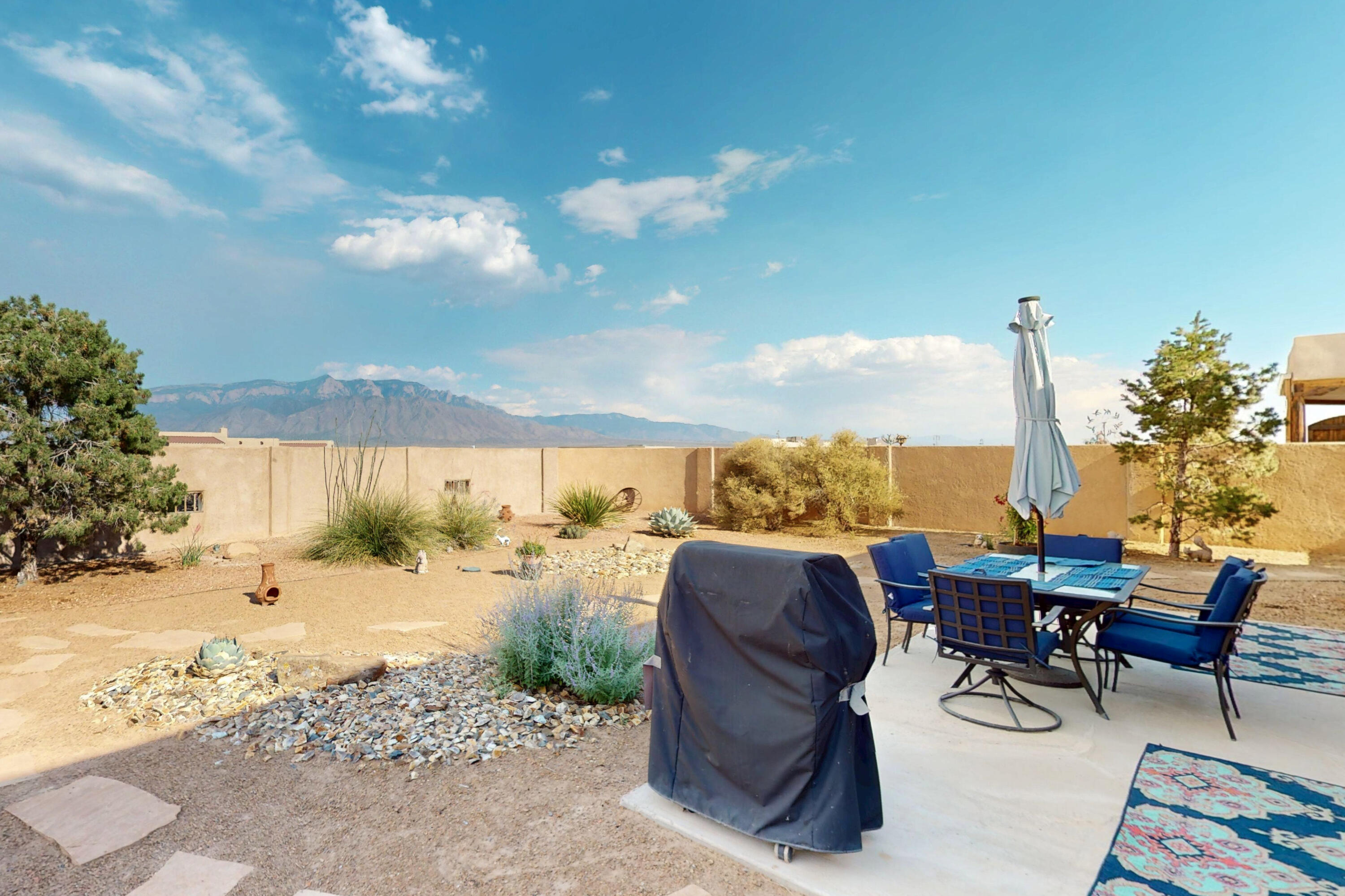 2504 CAMPECHE Road NE