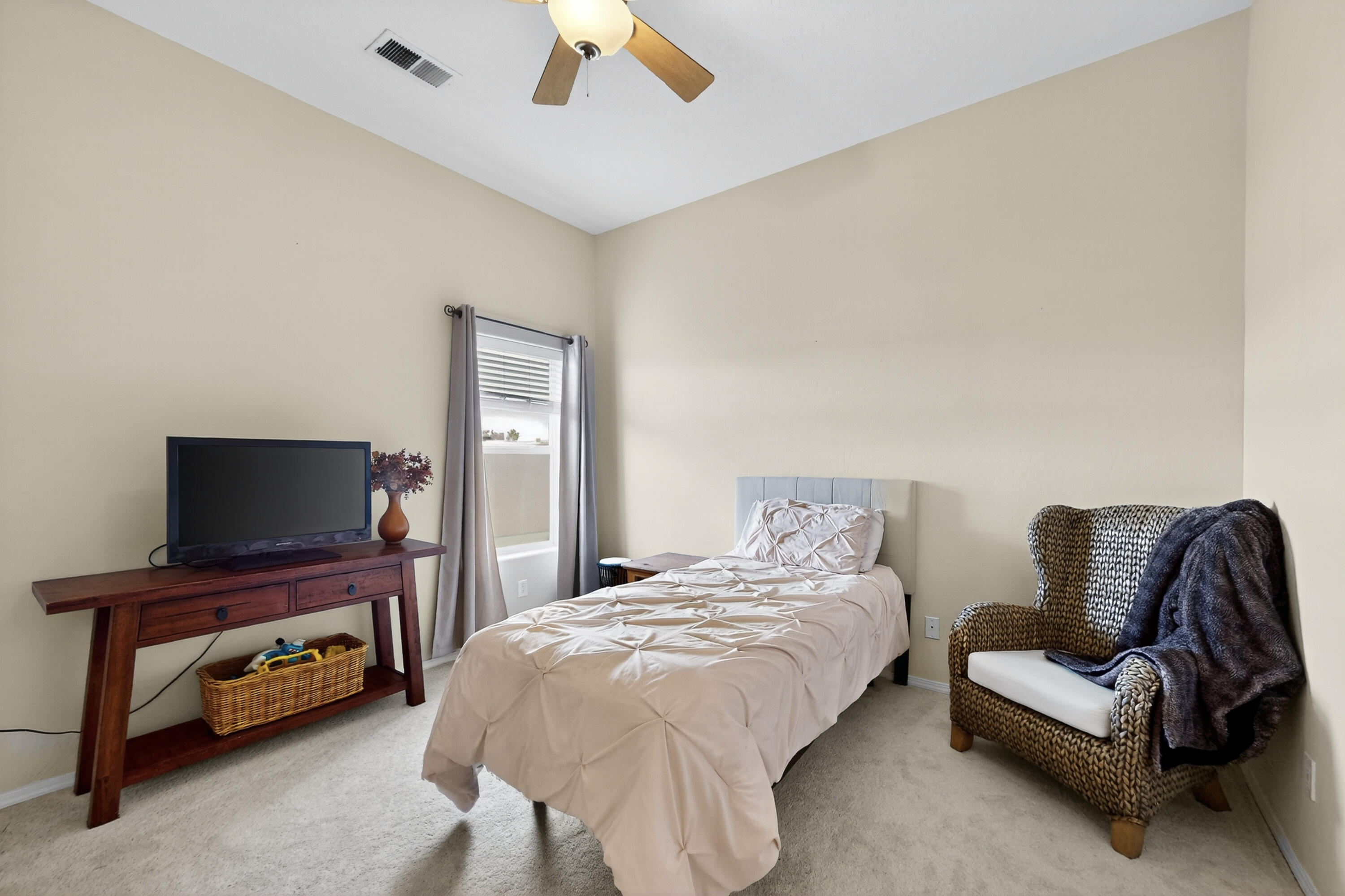 2504 CAMPECHE Road NE