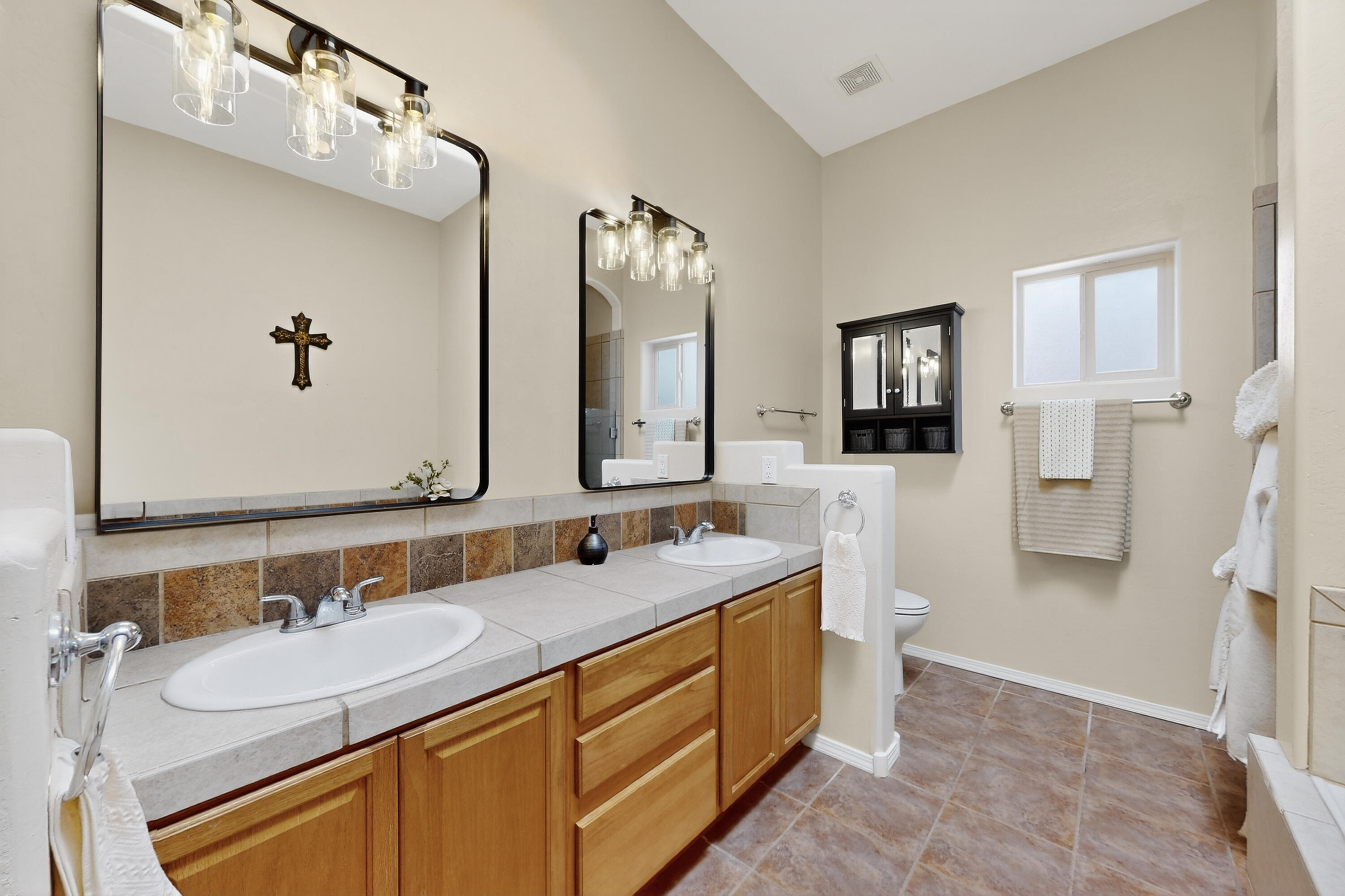 2504 CAMPECHE Road NE