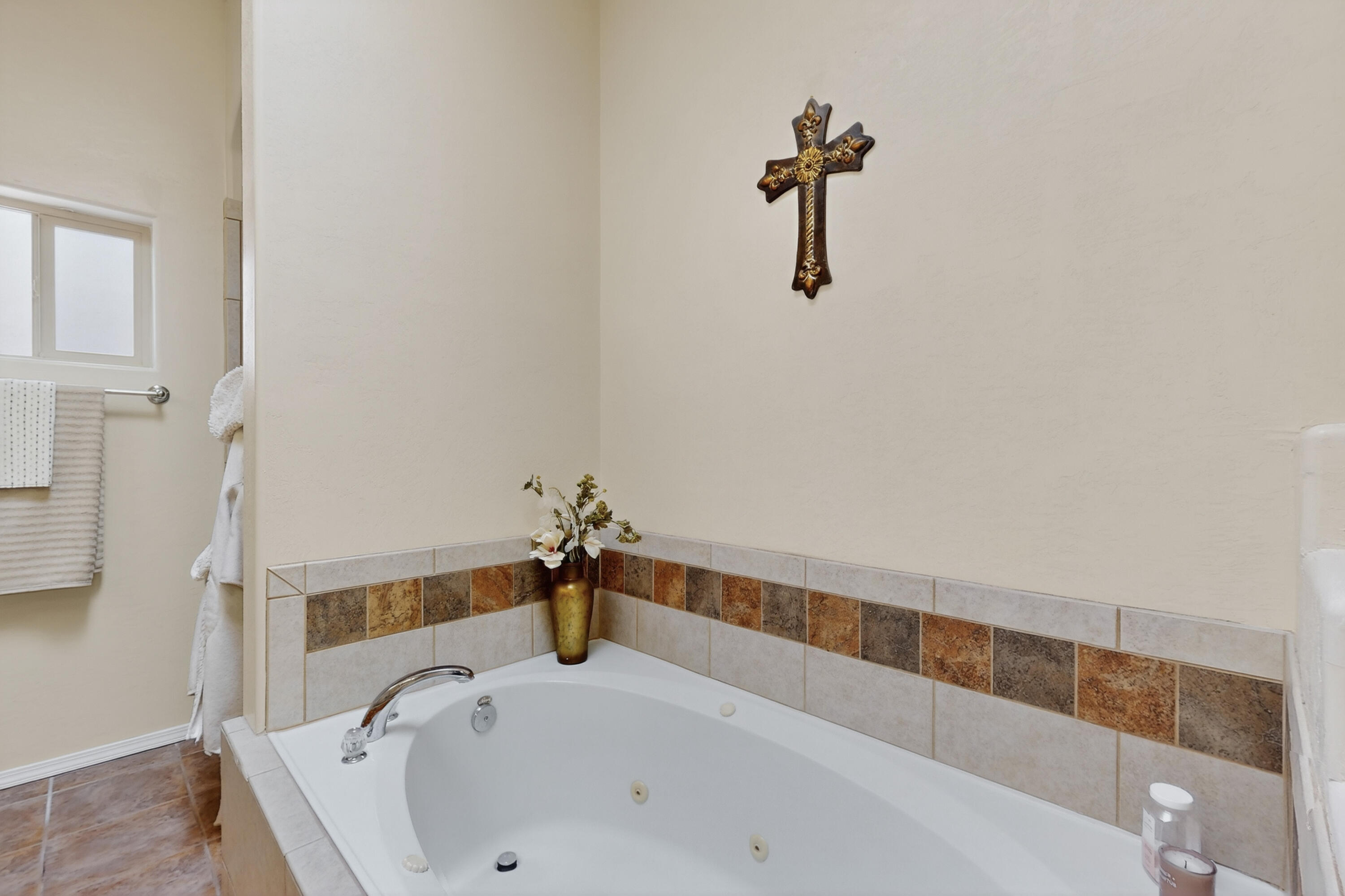 2504 CAMPECHE Road NE