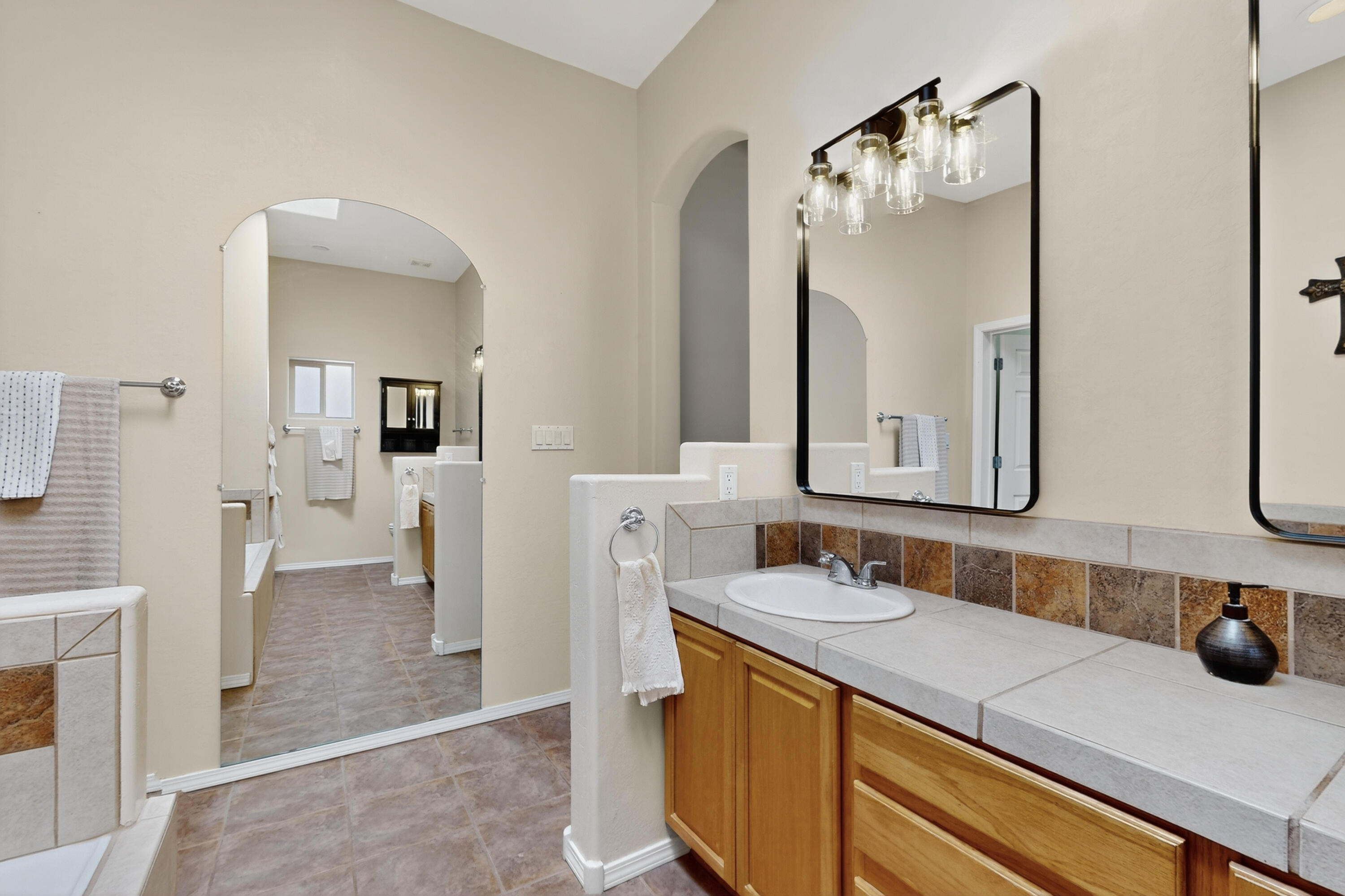 2504 CAMPECHE Road NE