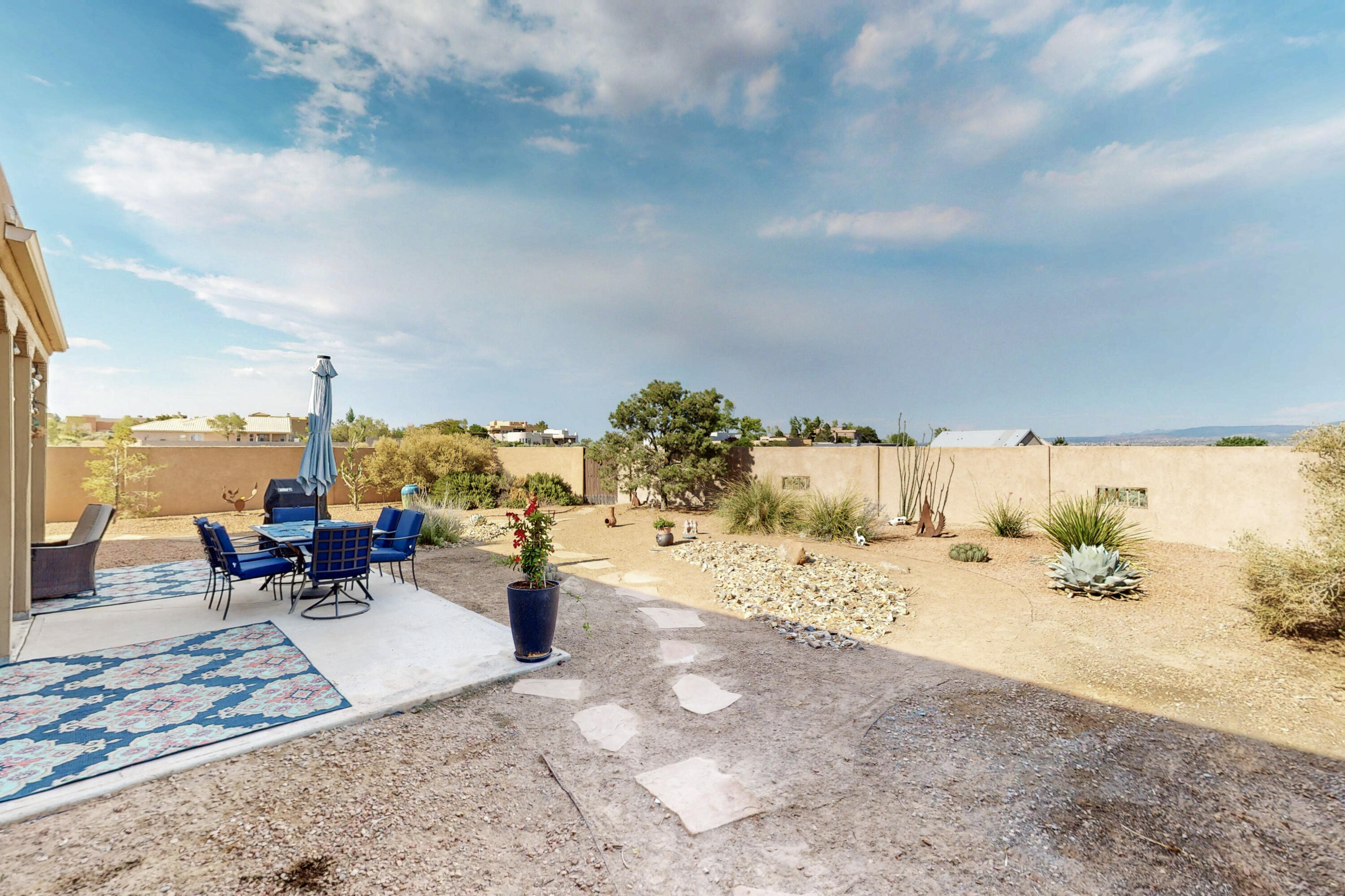 2504 CAMPECHE Road NE