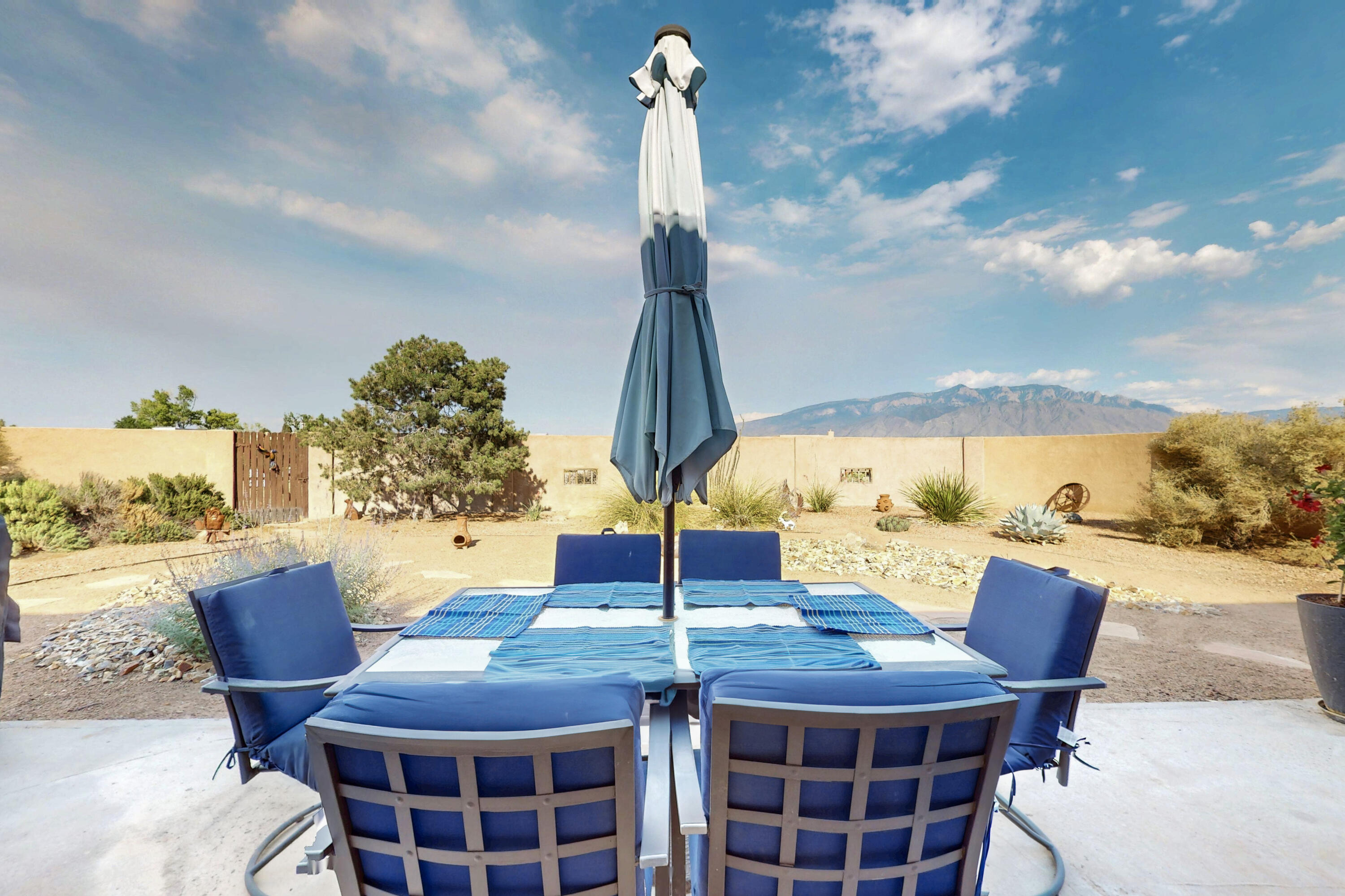 2504 CAMPECHE Road NE