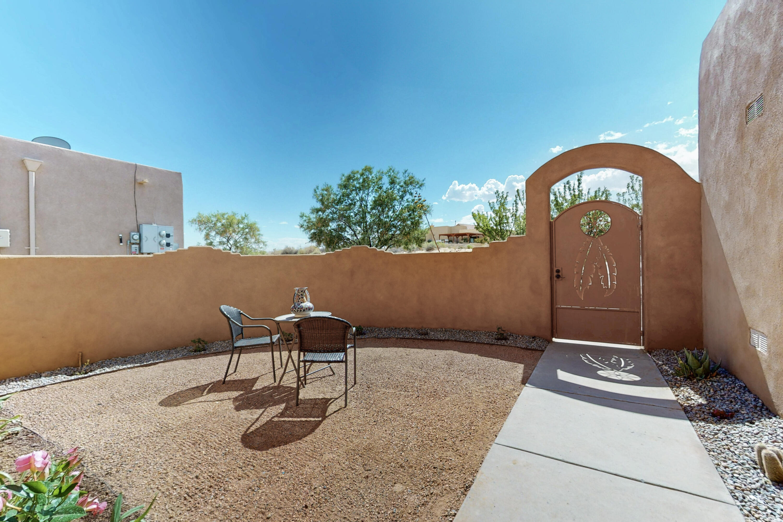 2504 CAMPECHE Road NE