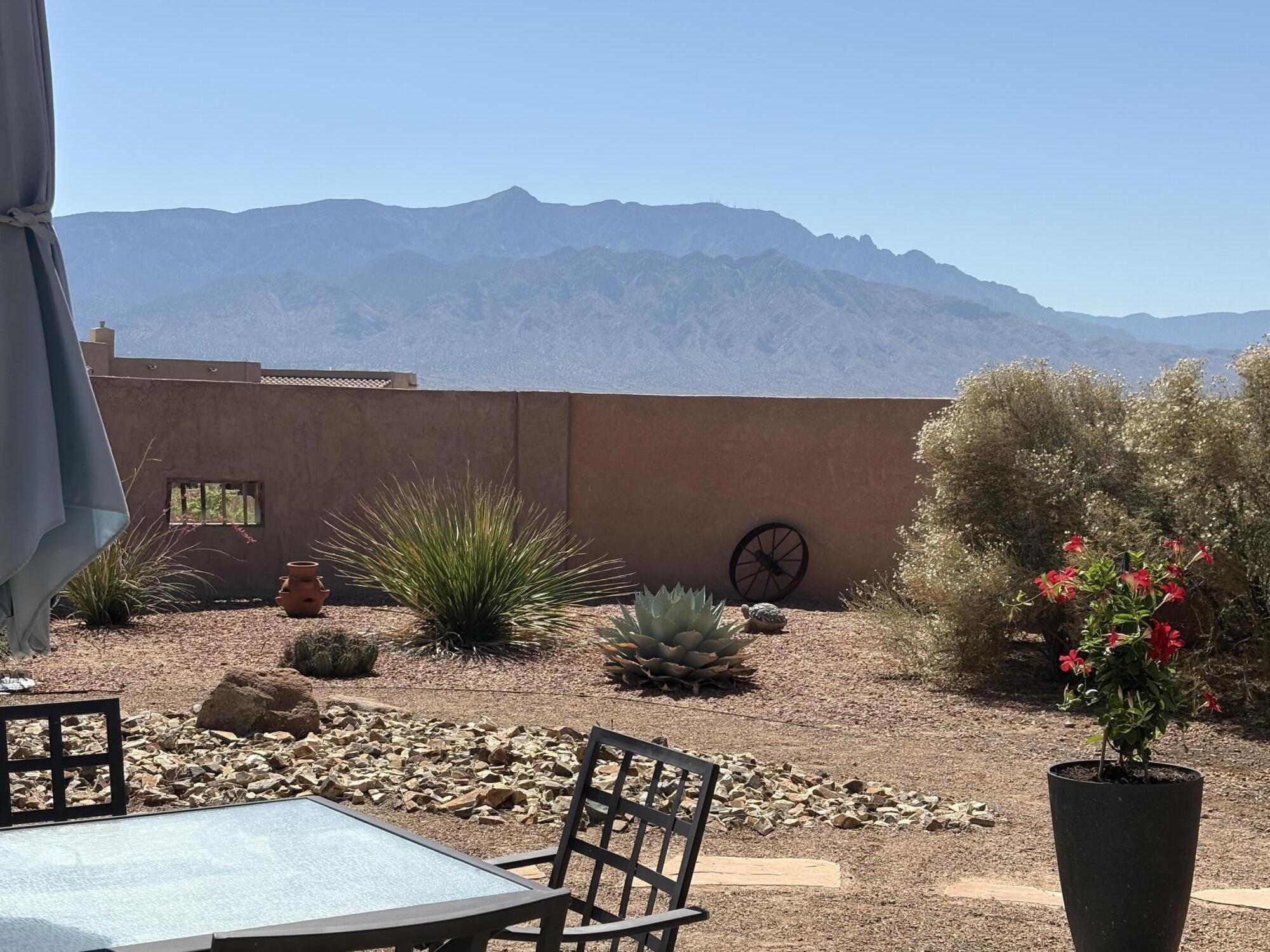 2504 CAMPECHE Road NE