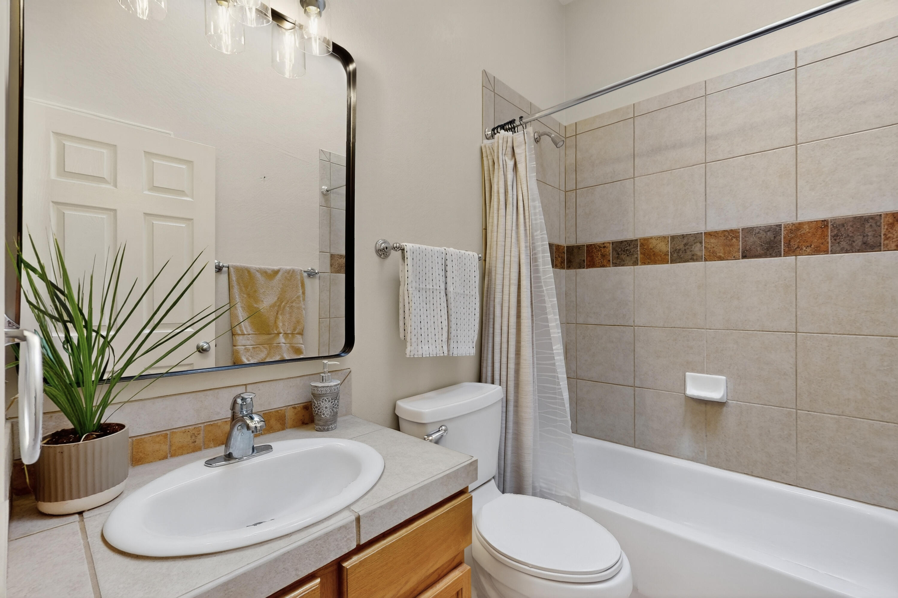 2504 CAMPECHE Road NE