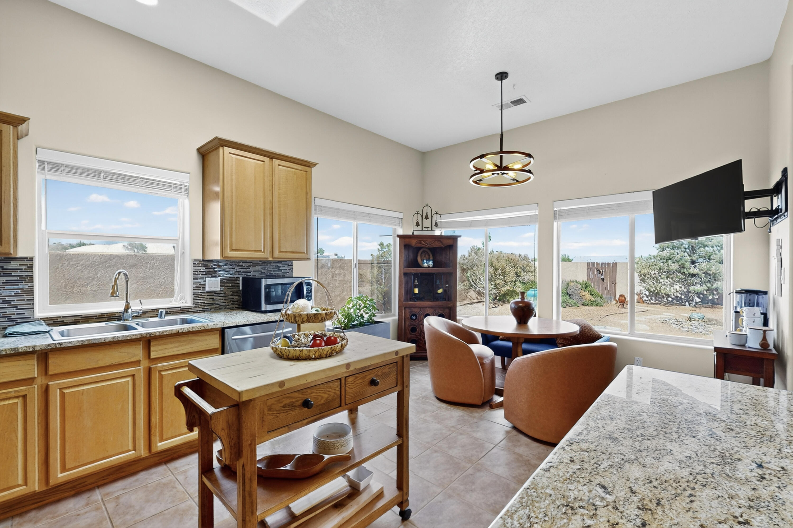 2504 CAMPECHE Road NE