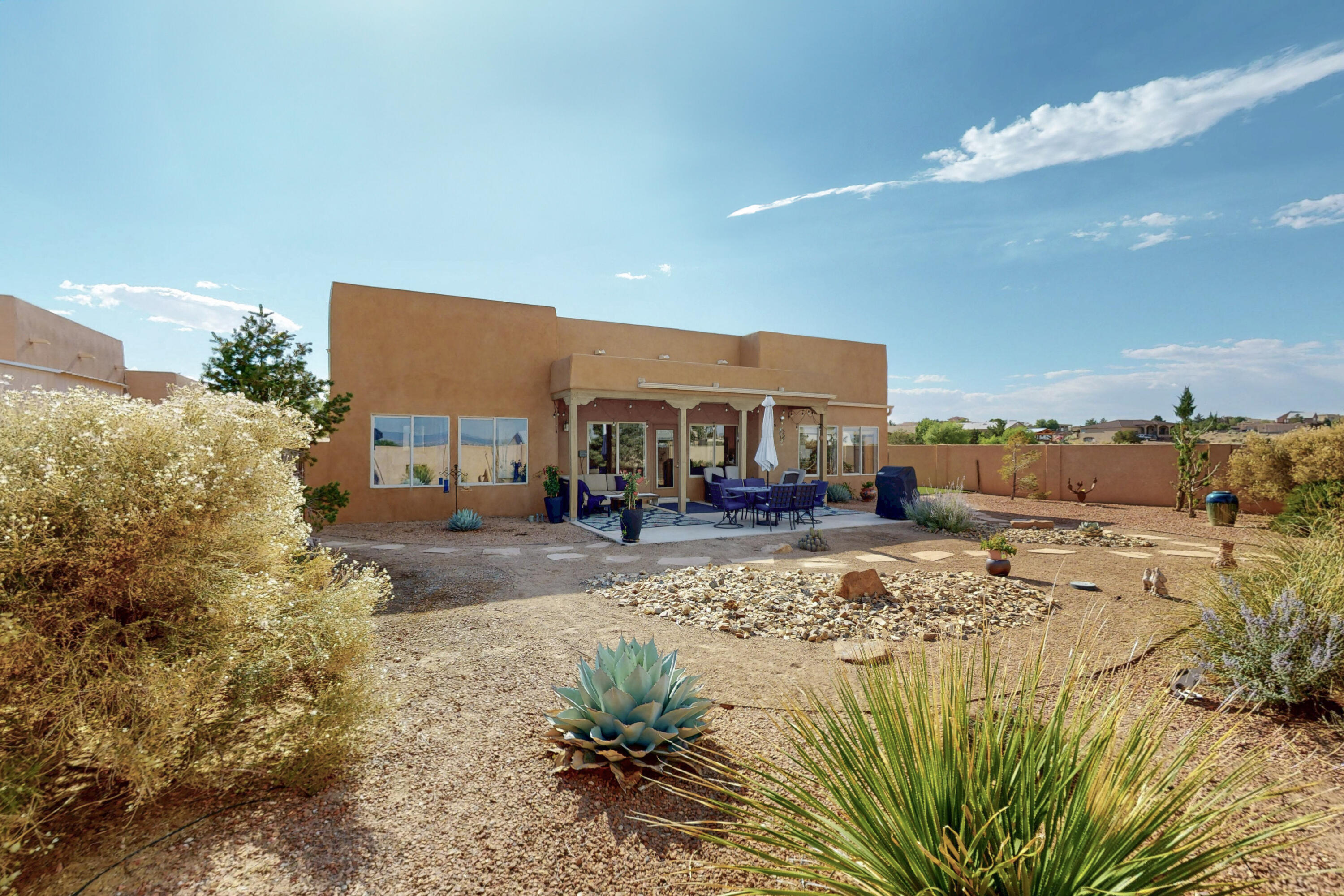 2504 CAMPECHE Road NE