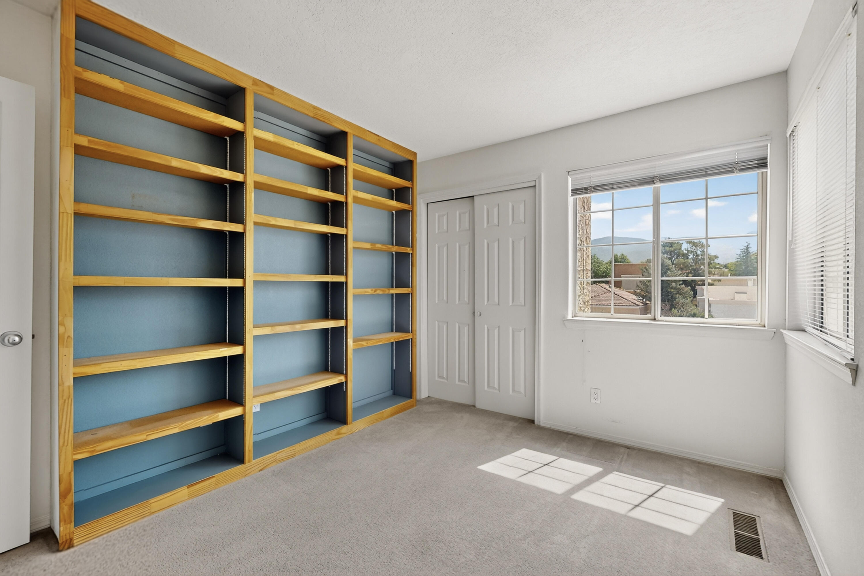 6209 ACADEMY RIDGE Drive NE