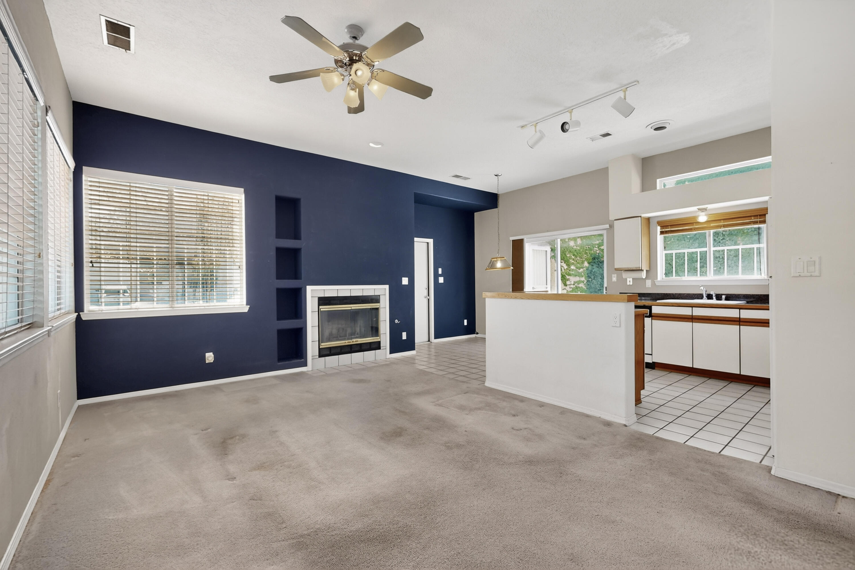 6209 ACADEMY RIDGE Drive NE