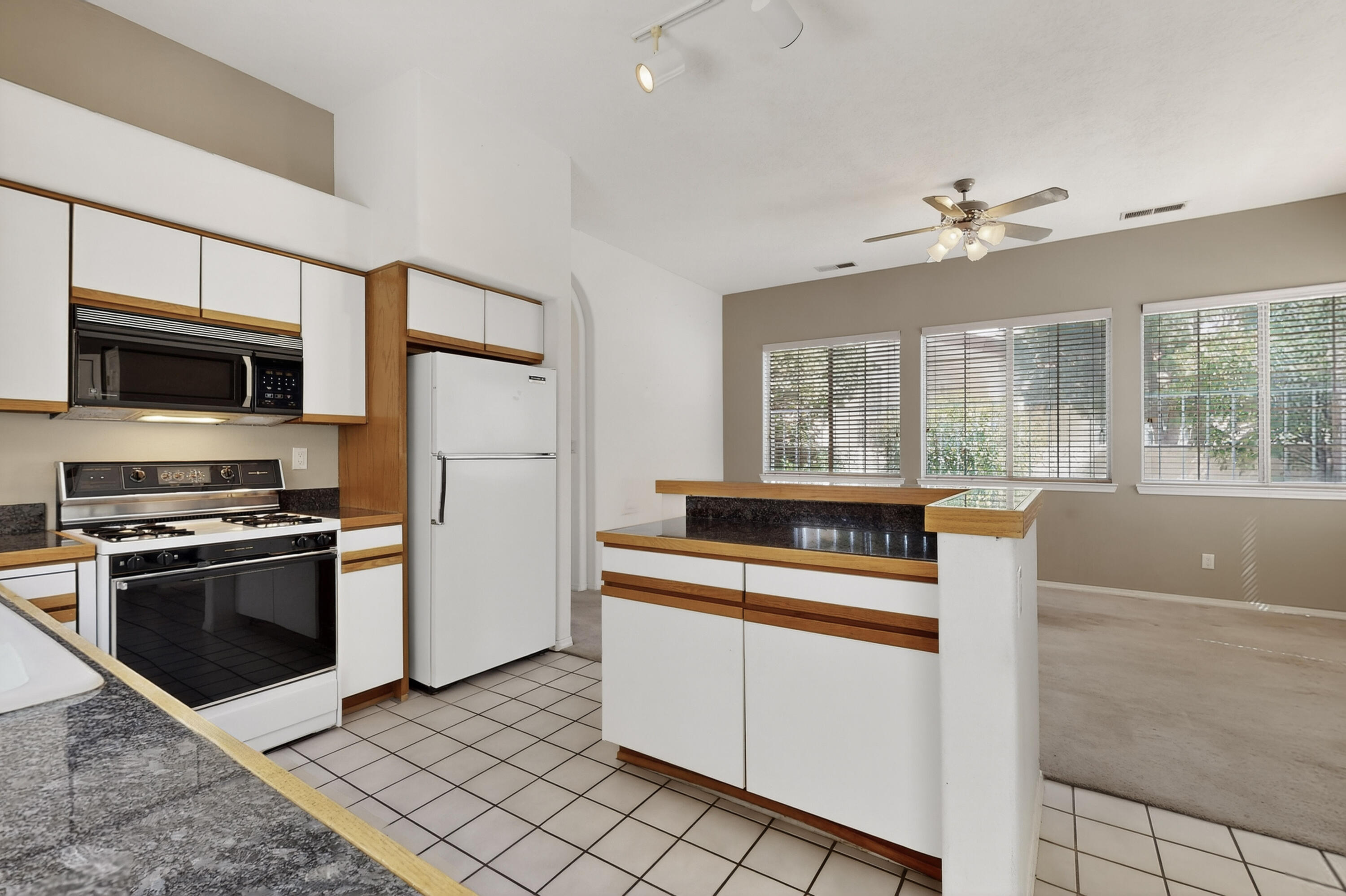 6209 ACADEMY RIDGE Drive NE