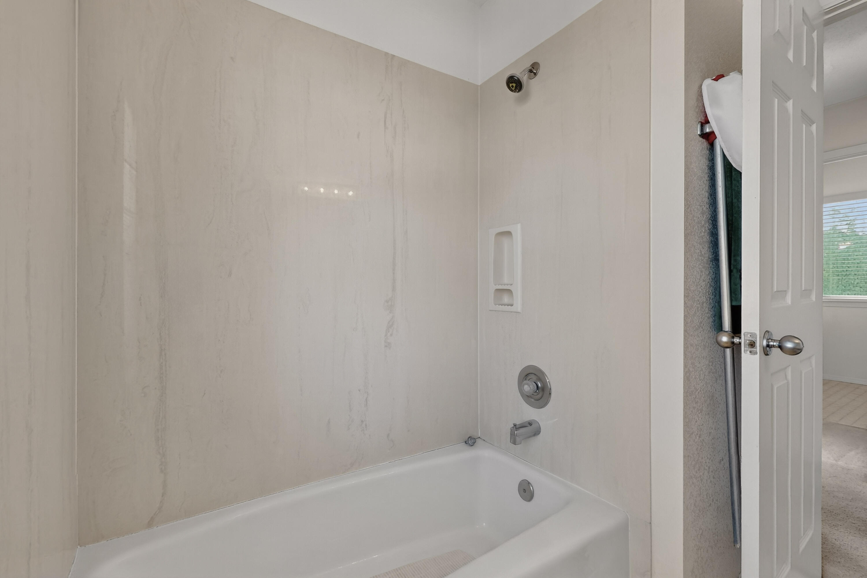 6209 ACADEMY RIDGE Drive NE