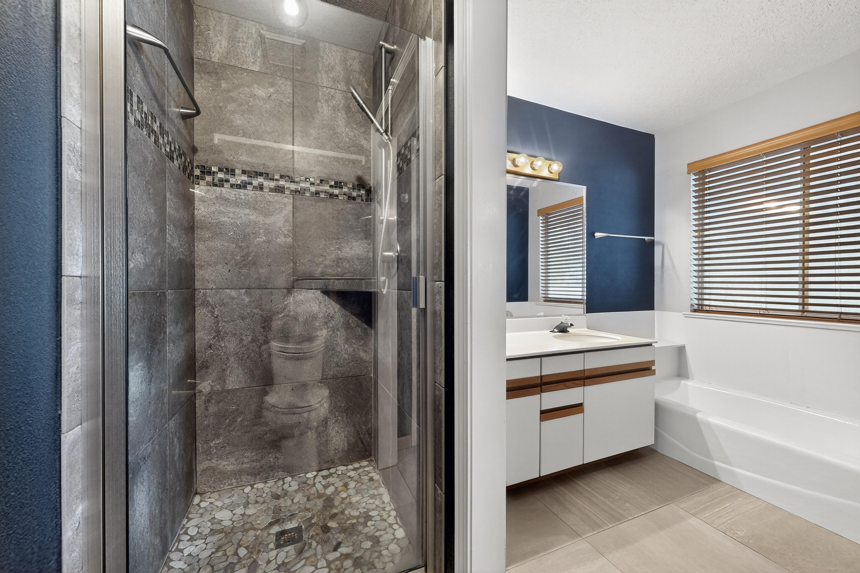 6209 ACADEMY RIDGE Drive NE