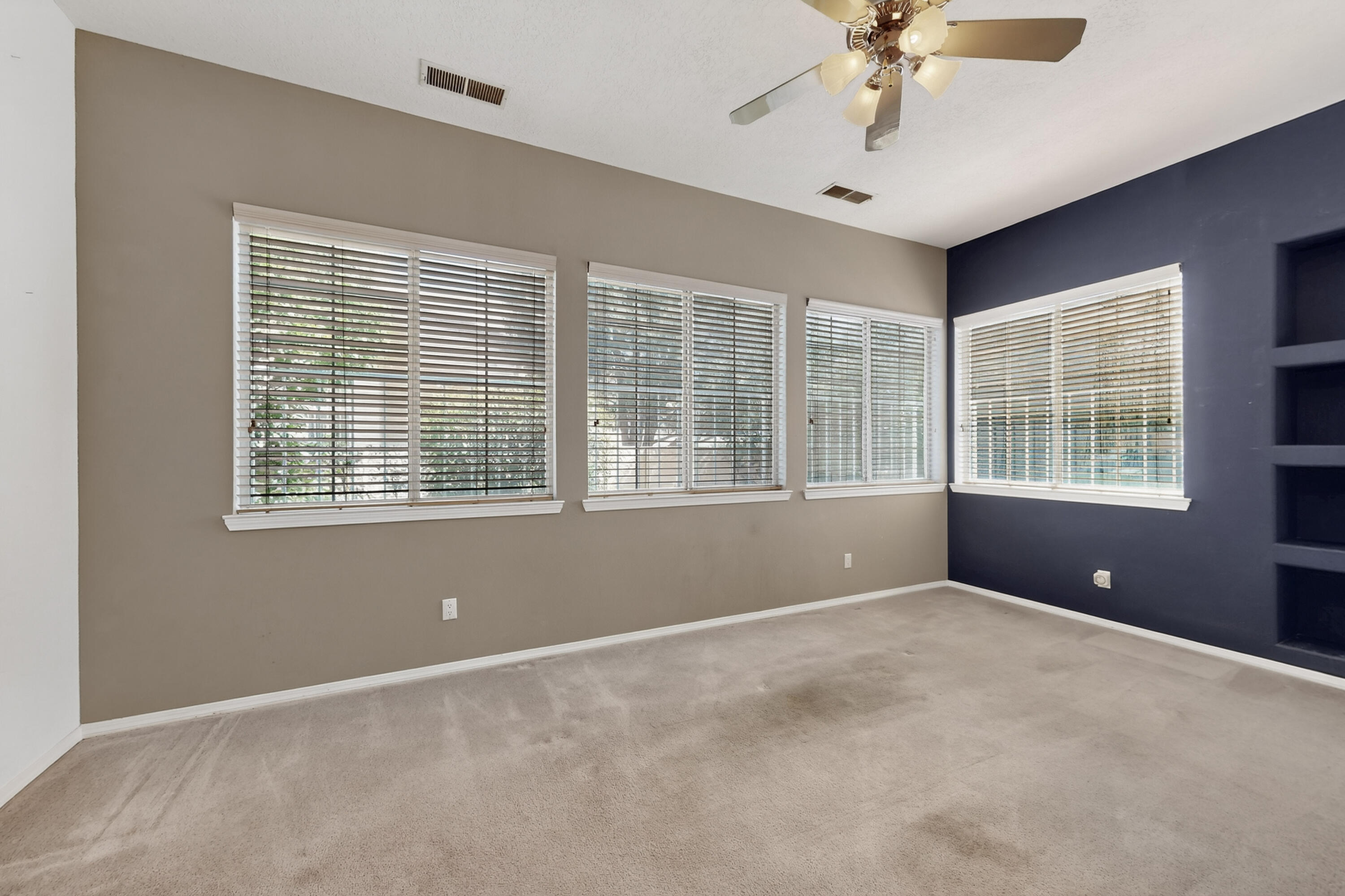 6209 ACADEMY RIDGE Drive NE