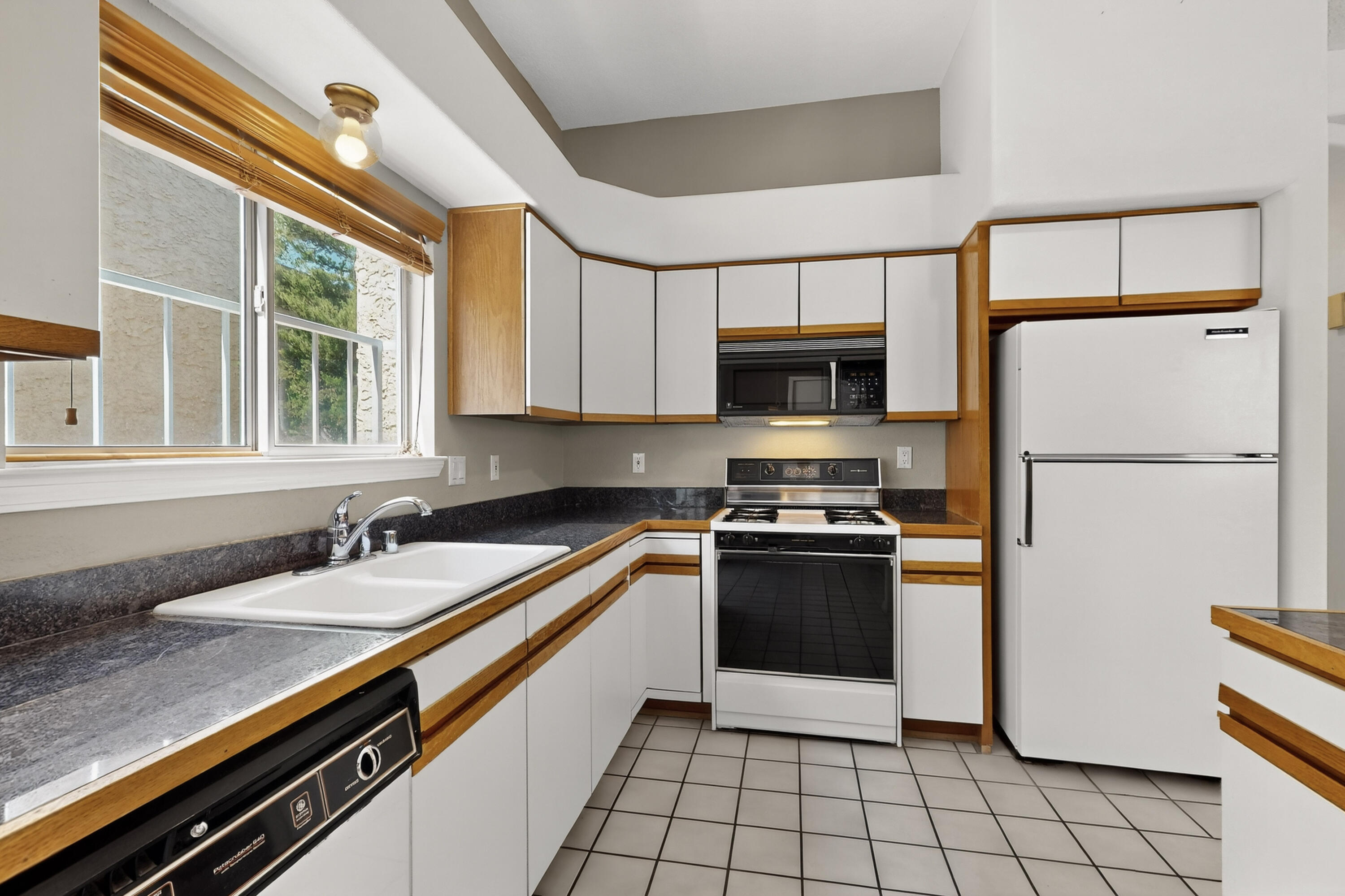 6209 ACADEMY RIDGE Drive NE