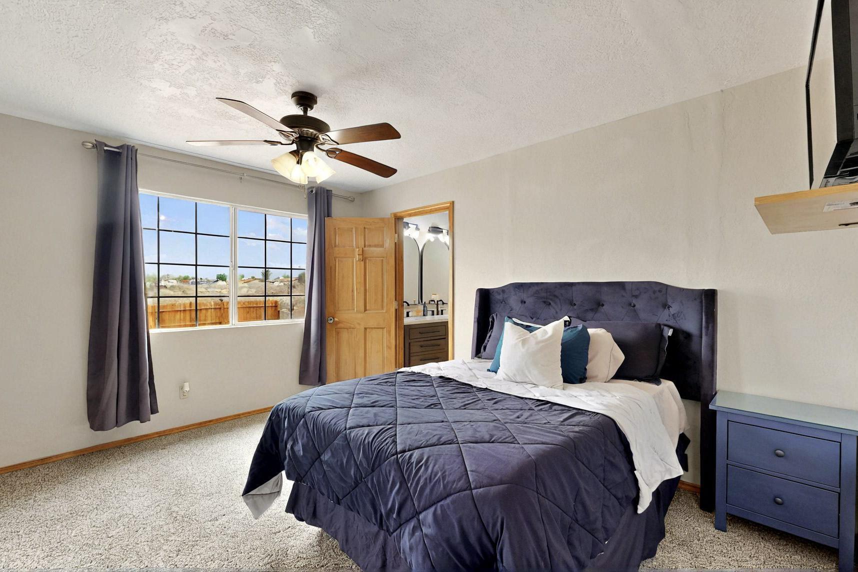 404 PECOS Loop SE