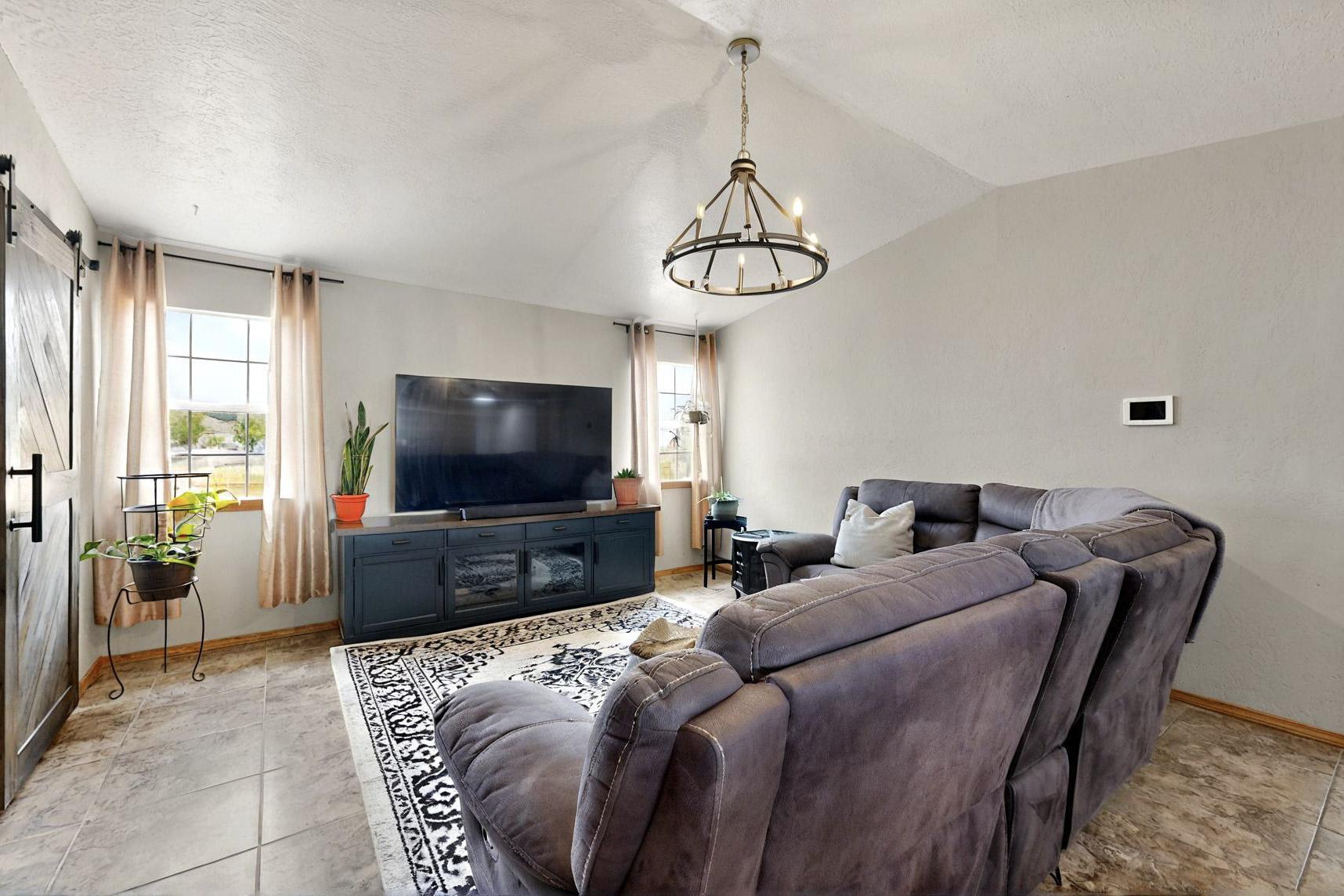 404 PECOS Loop SE